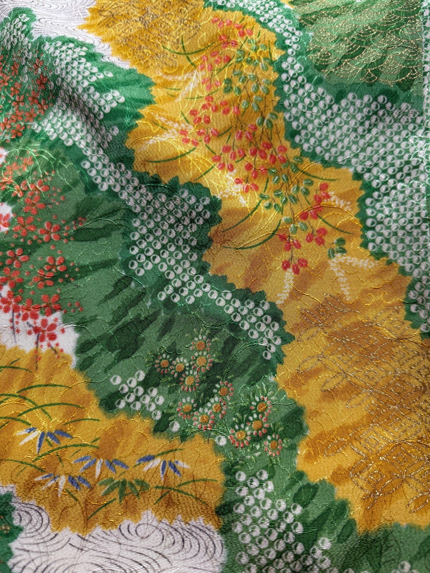 REIWA NIBUSHIKI KIMONO upcycled from Japanese kimono “haru”