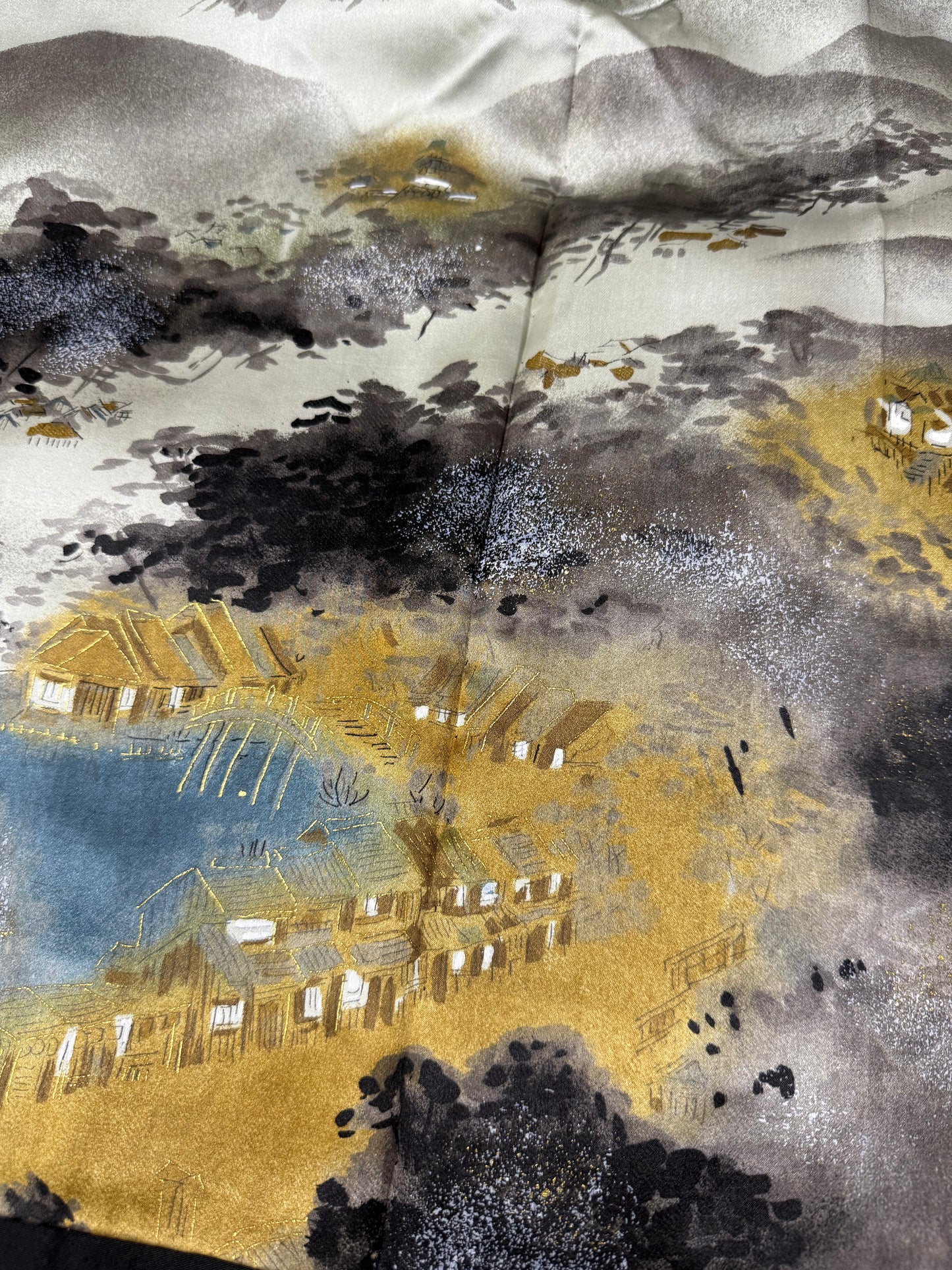 VINTAGE KUROMONTSUKI HAORI "umibe"