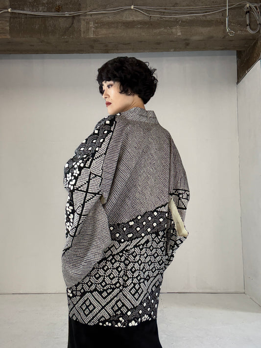 VINTAGE SHIBORI HAORI "black, flower"