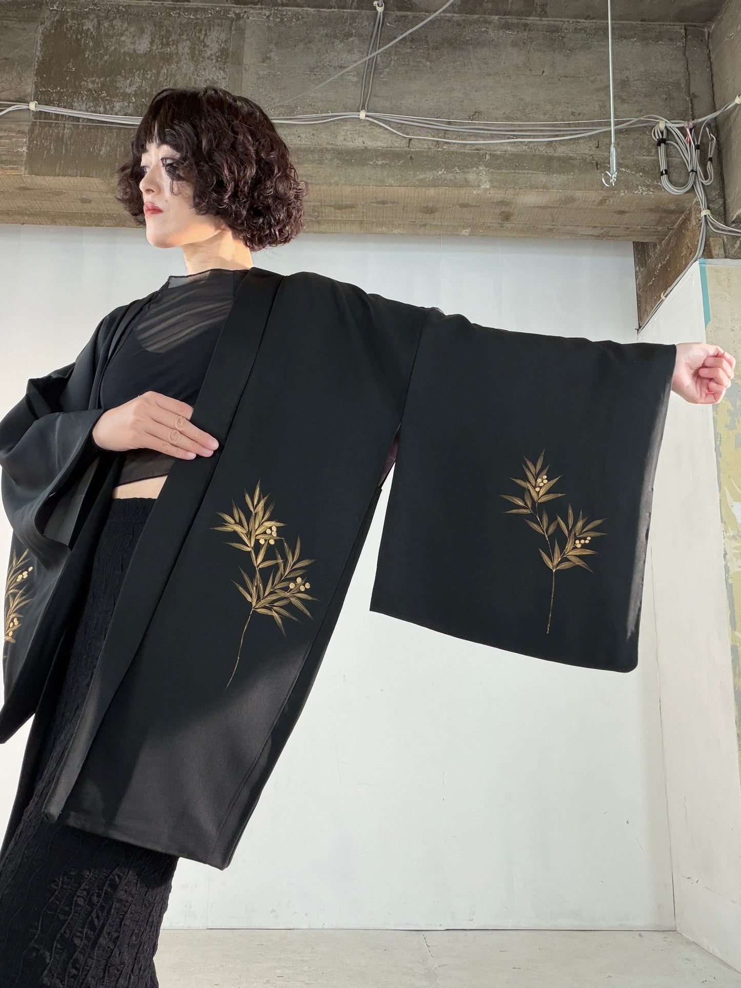 VINTAGE BLACK HAORI  "gold, BLK190"
