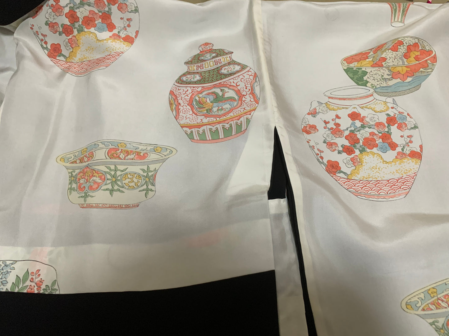 VINTAGE BLACK HAORI "red tsudumi, beautiful inner pattern "