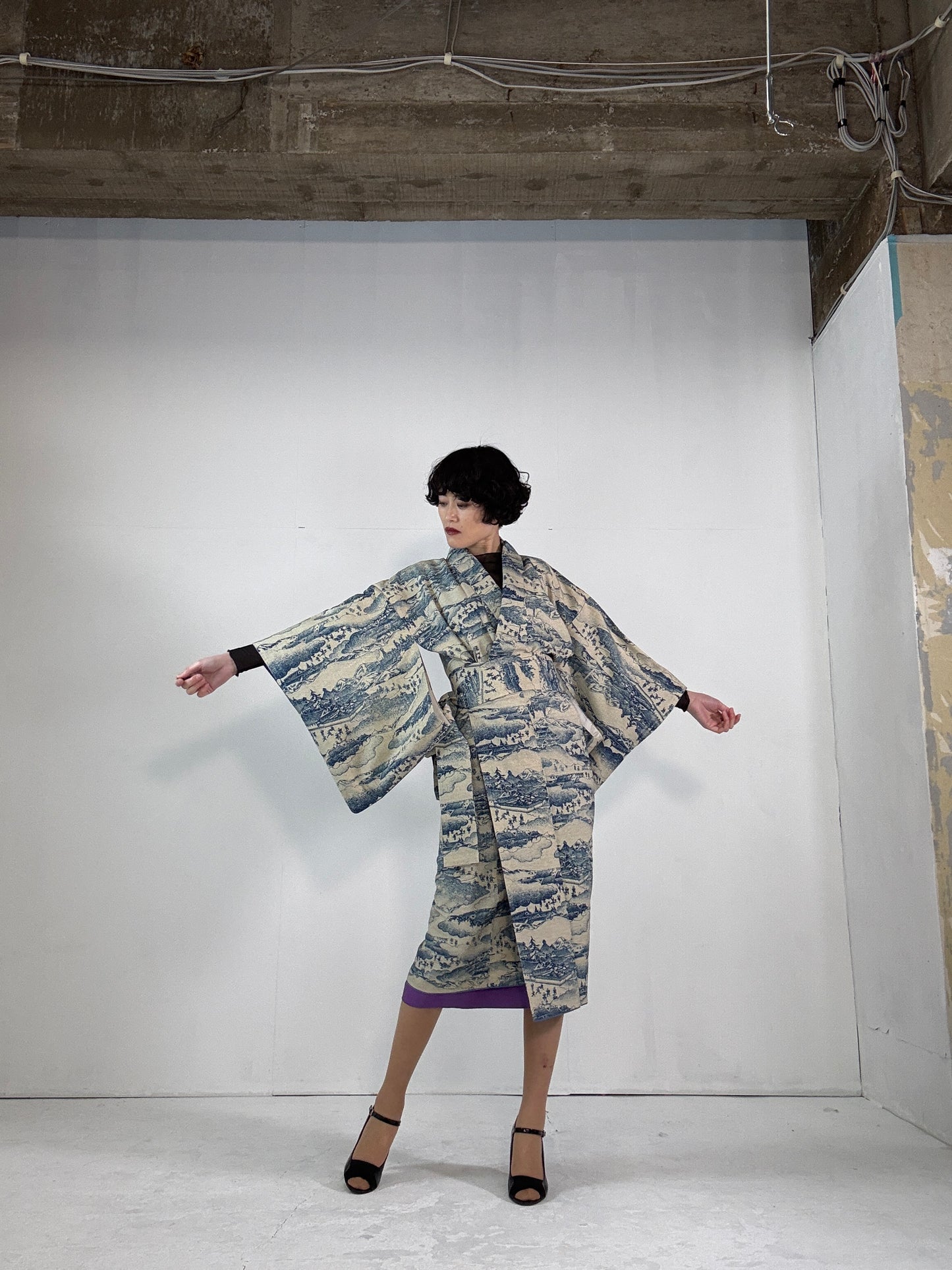 REIWA NIBUSHIKI KIMONO upcycled from Japanese kimono “ao-komon”