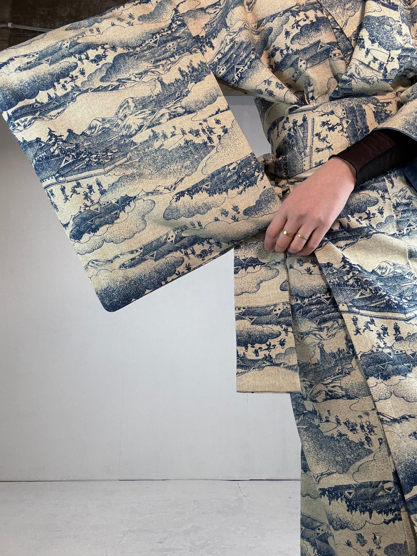 REIWA NIBUSHIKI KIMONO upcycled from Japanese kimono “ao-komon”