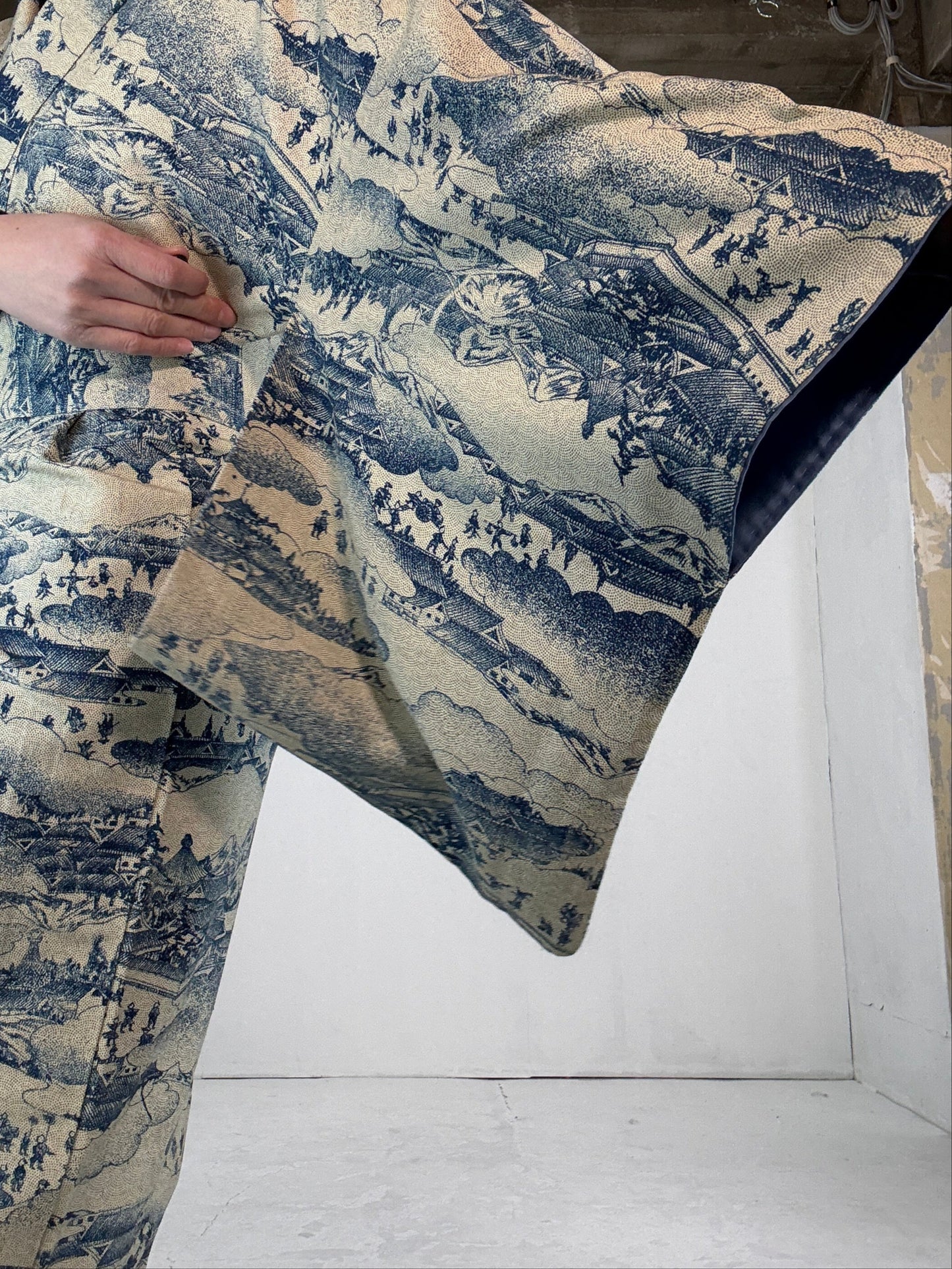 REIWA NIBUSHIKI KIMONO upcycled from Japanese kimono “ao-komon”