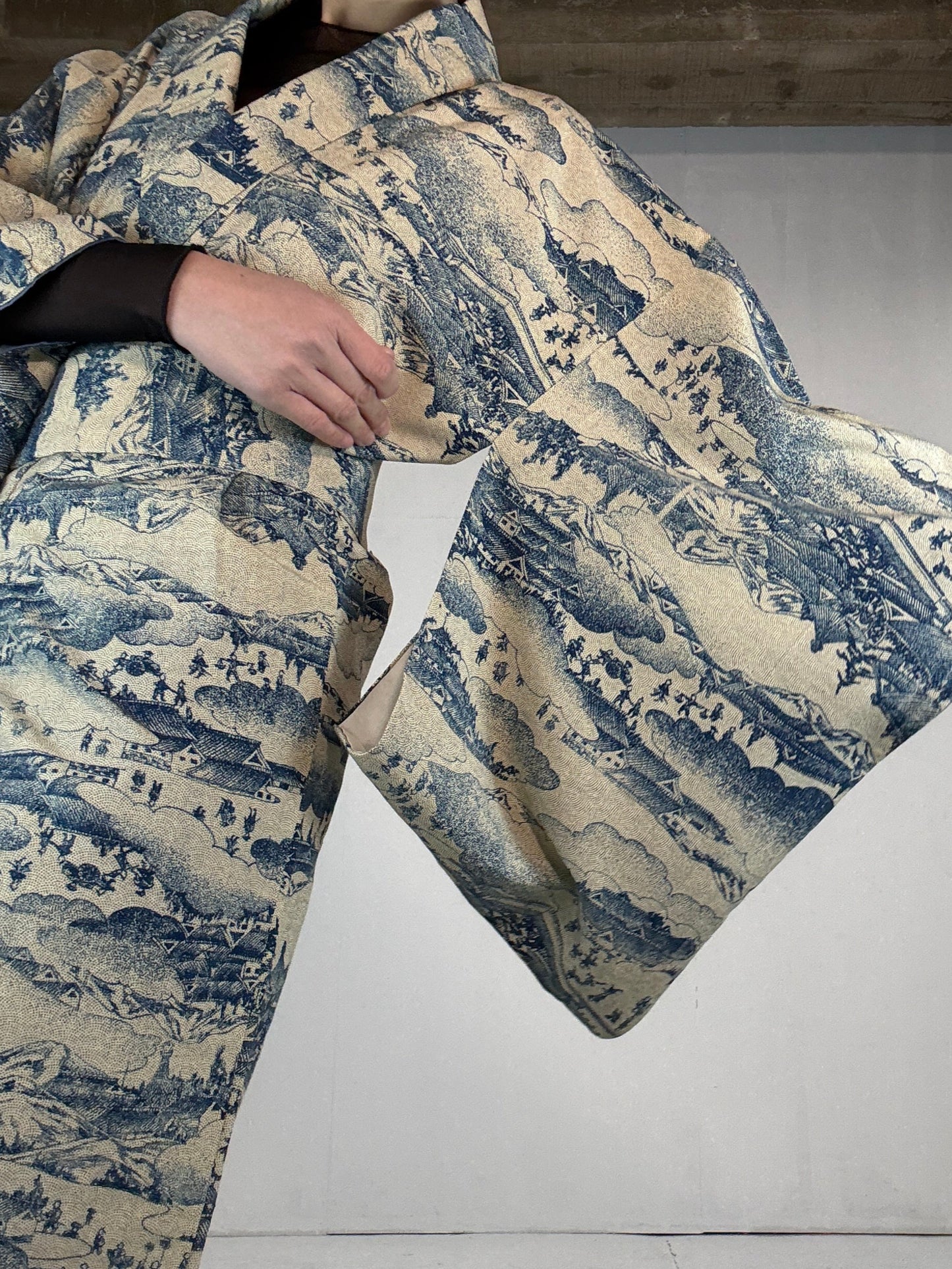 REIWA NIBUSHIKI KIMONO upcycled from Japanese kimono “ao-komon”