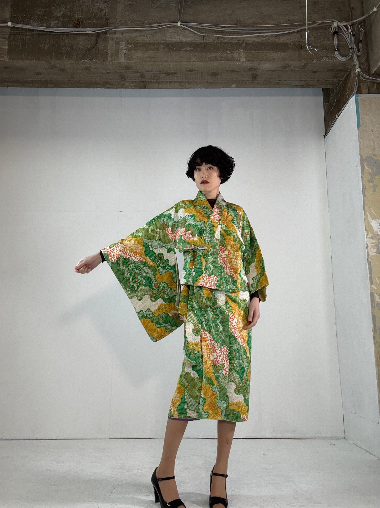 REIWA NIBUSHIKI KIMONO upcycled from Japanese kimono “haru”