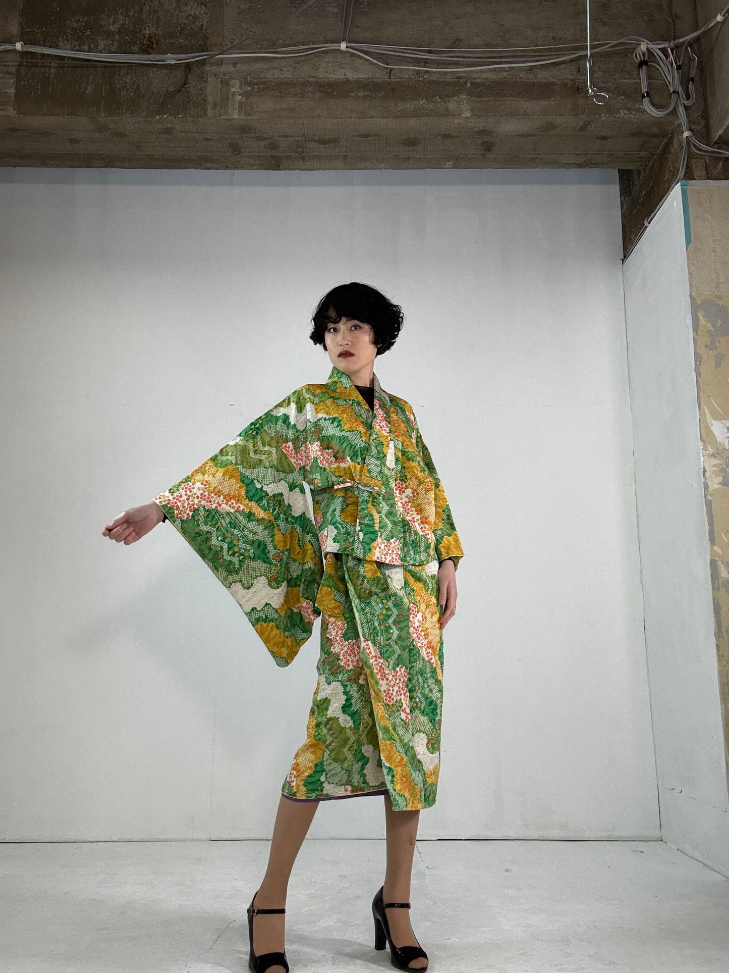 REIWA NIBUSHIKI KIMONO upcycled from Japanese kimono “haru”