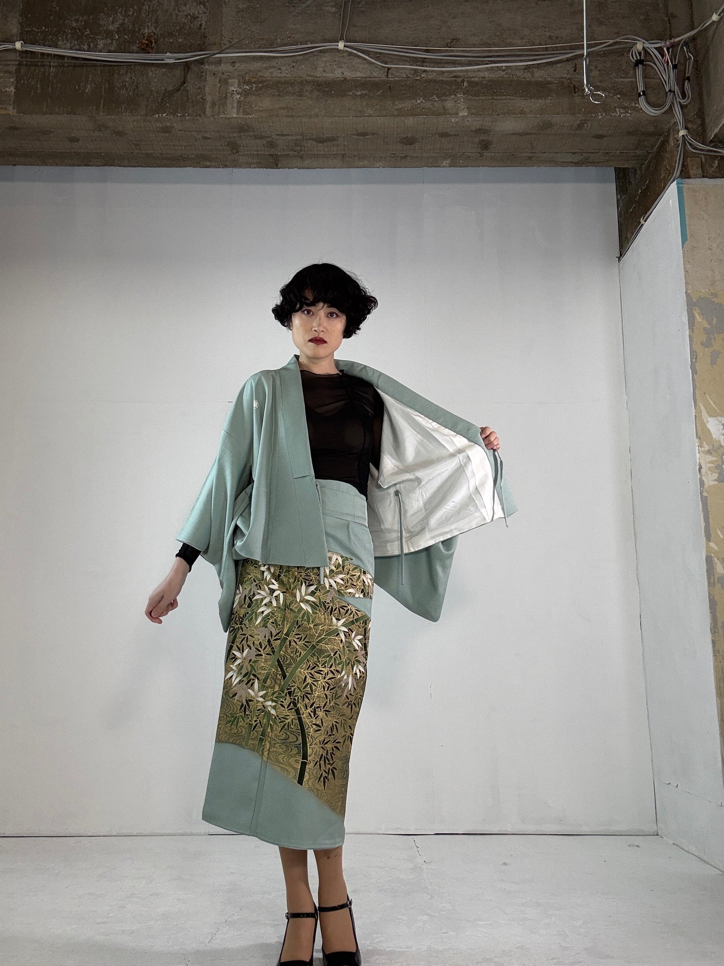 REIWA NIBUSHIKI KIMONO upcycled from Japanese kimono “iro tomesode”