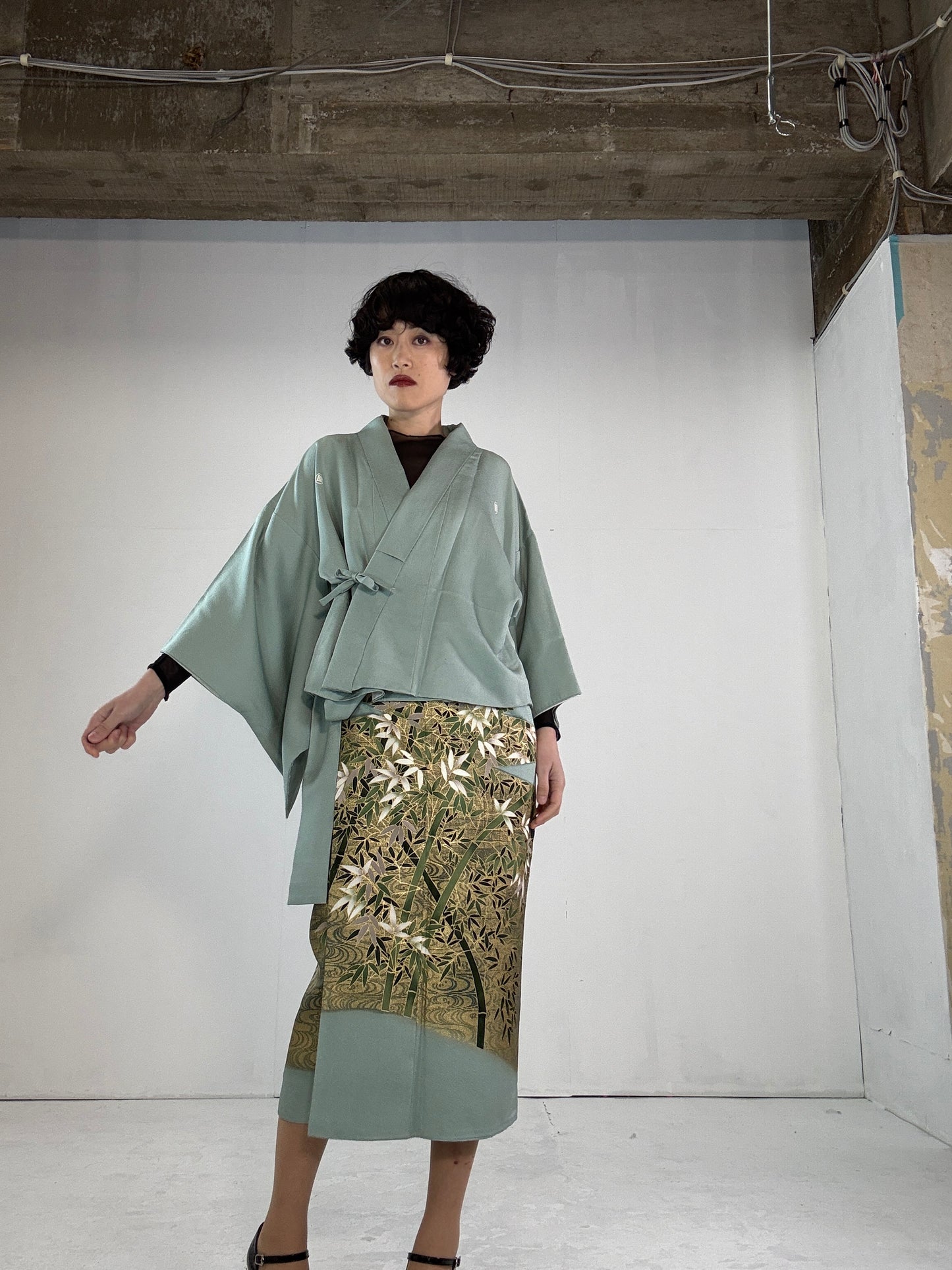 REIWA NIBUSHIKI KIMONO upcycled from Japanese kimono “iro tomesode”