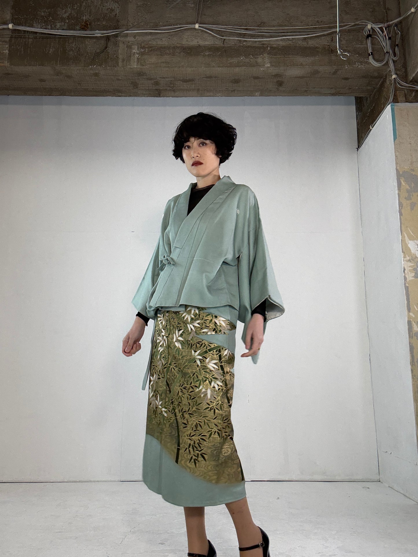 REIWA NIBUSHIKI KIMONO upcycled from Japanese kimono “iro tomesode”