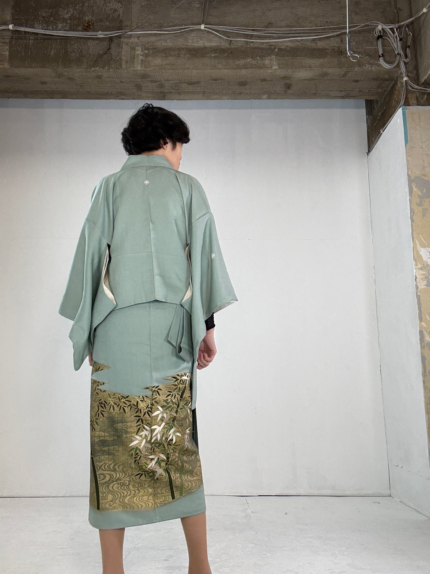 REIWA NIBUSHIKI KIMONO upcycled from Japanese kimono “iro tomesode”