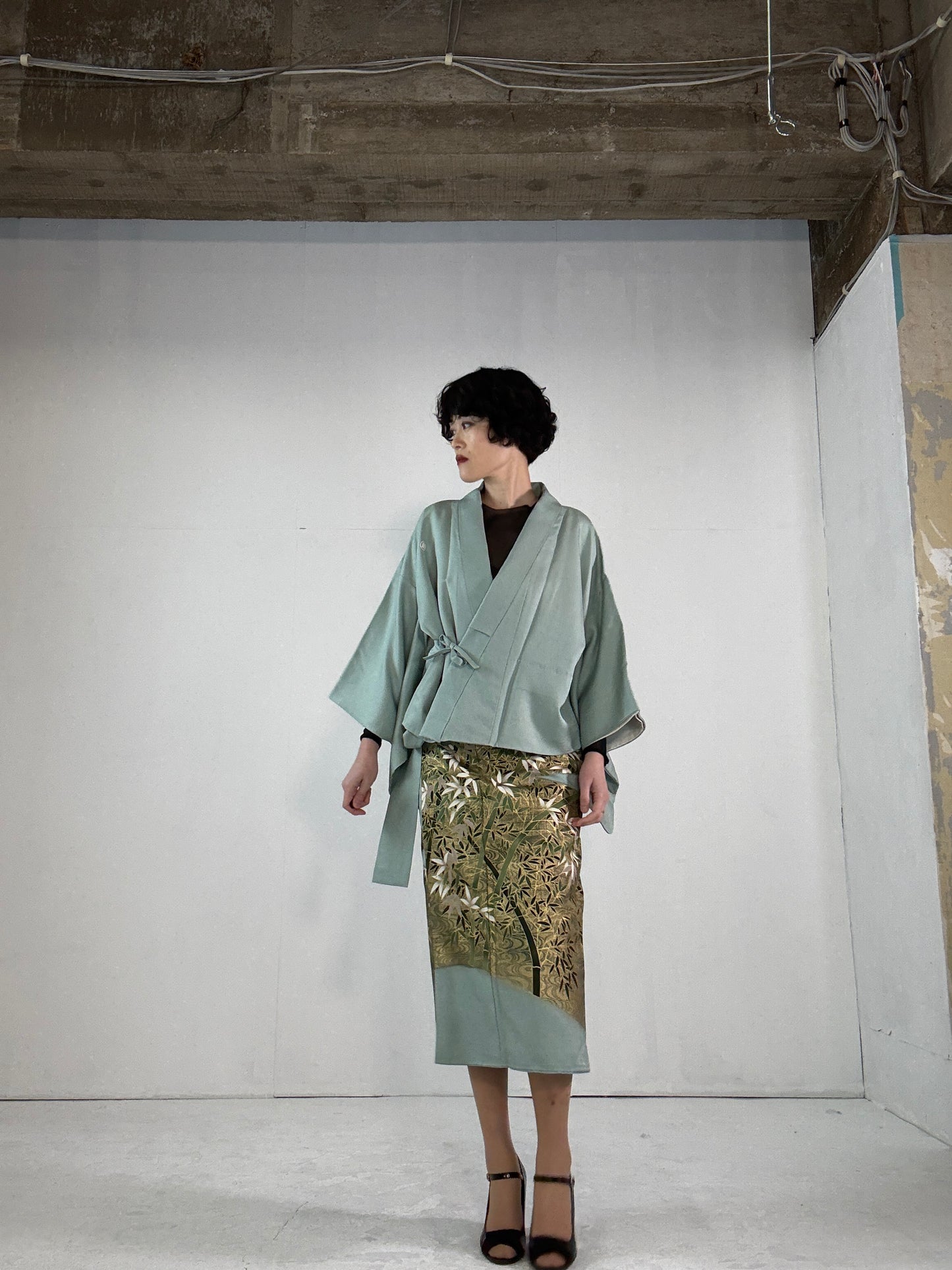 REIWA NIBUSHIKI KIMONO upcycled from Japanese kimono “iro tomesode”