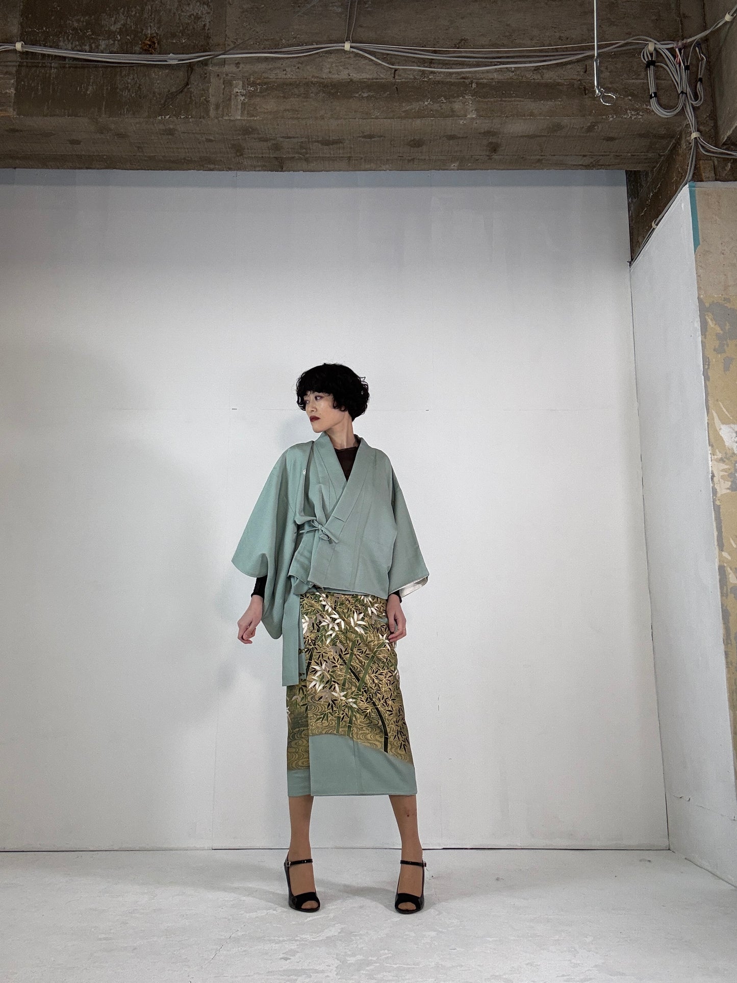 REIWA NIBUSHIKI KIMONO upcycled from Japanese kimono “iro tomesode”