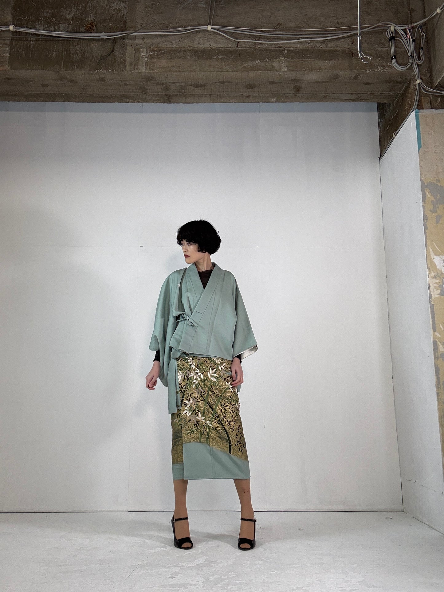 REIWA NIBUSHIKI KIMONO upcycled from Japanese kimono “iro tomesode”