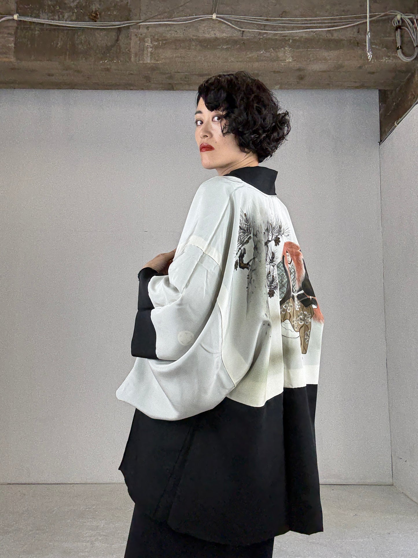 VINTAGE KUROMONTSUKI HAORI "Noh"