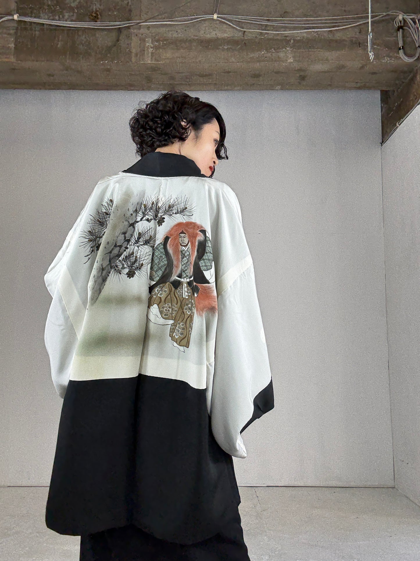 VINTAGE KUROMONTSUKI HAORI "Noh"