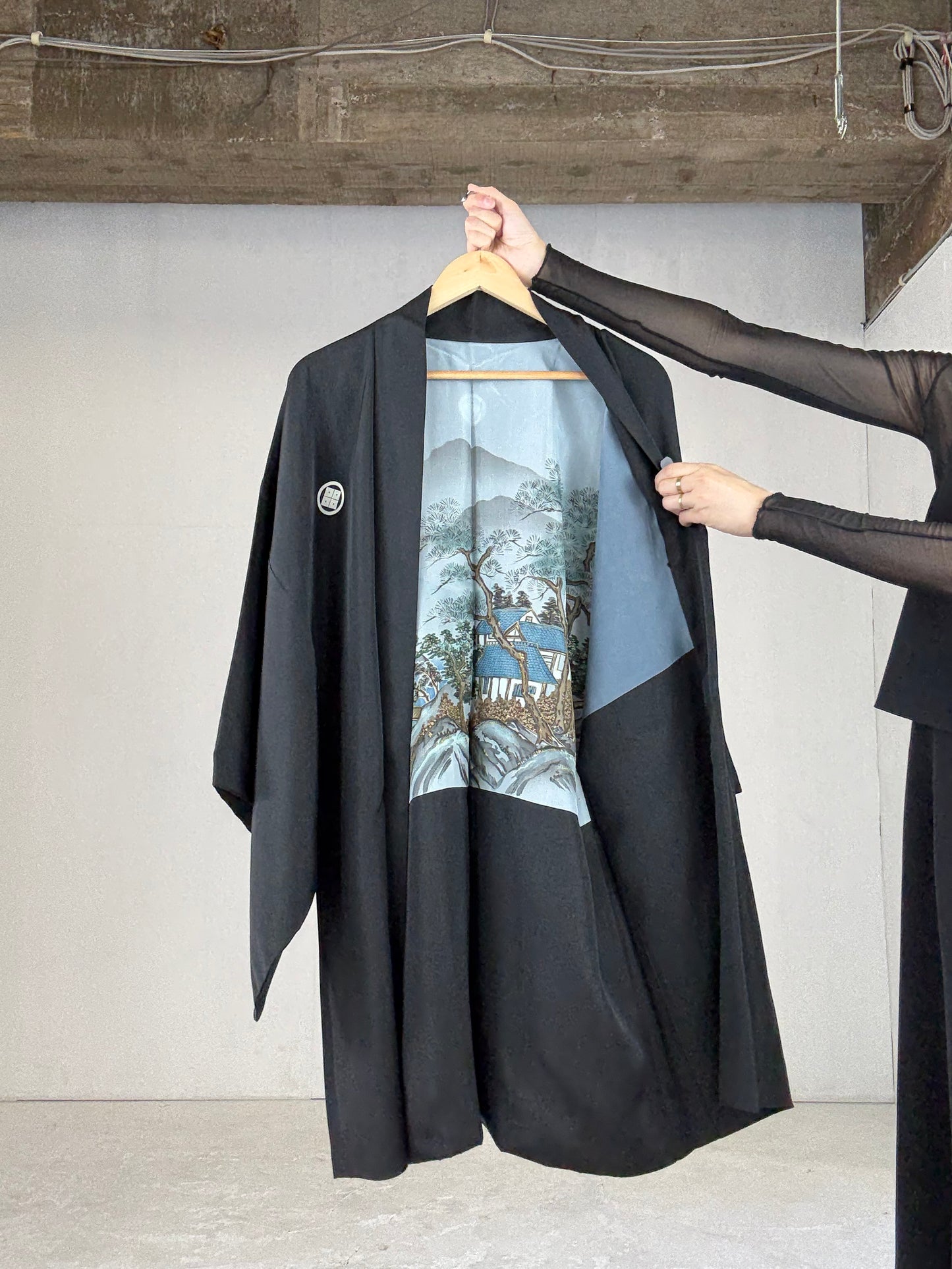 VINTAGE KUROMONTSUKI HAORI "Blue" *damage