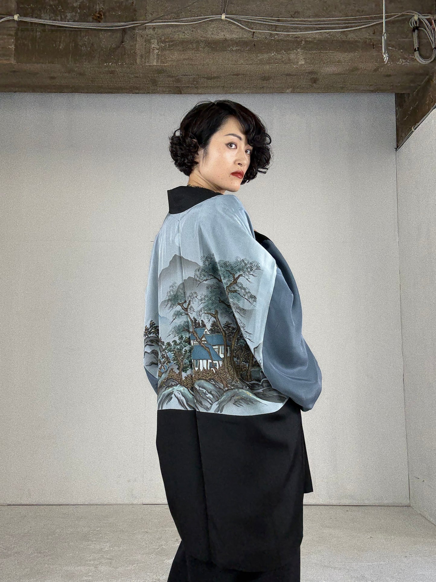 VINTAGE KUROMONTSUKI HAORI "Blue" *damage