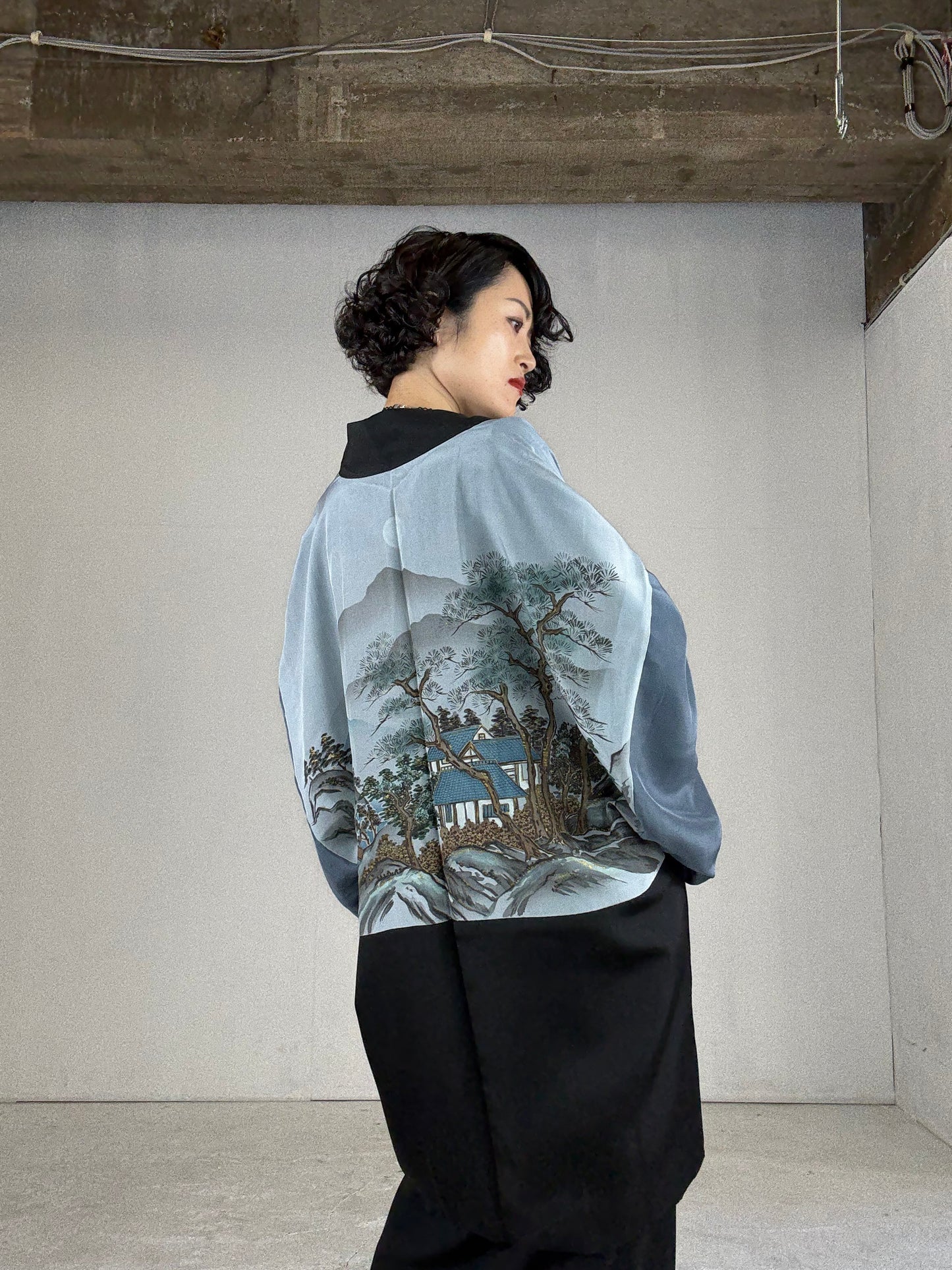 VINTAGE KUROMONTSUKI HAORI "Blue" *damage