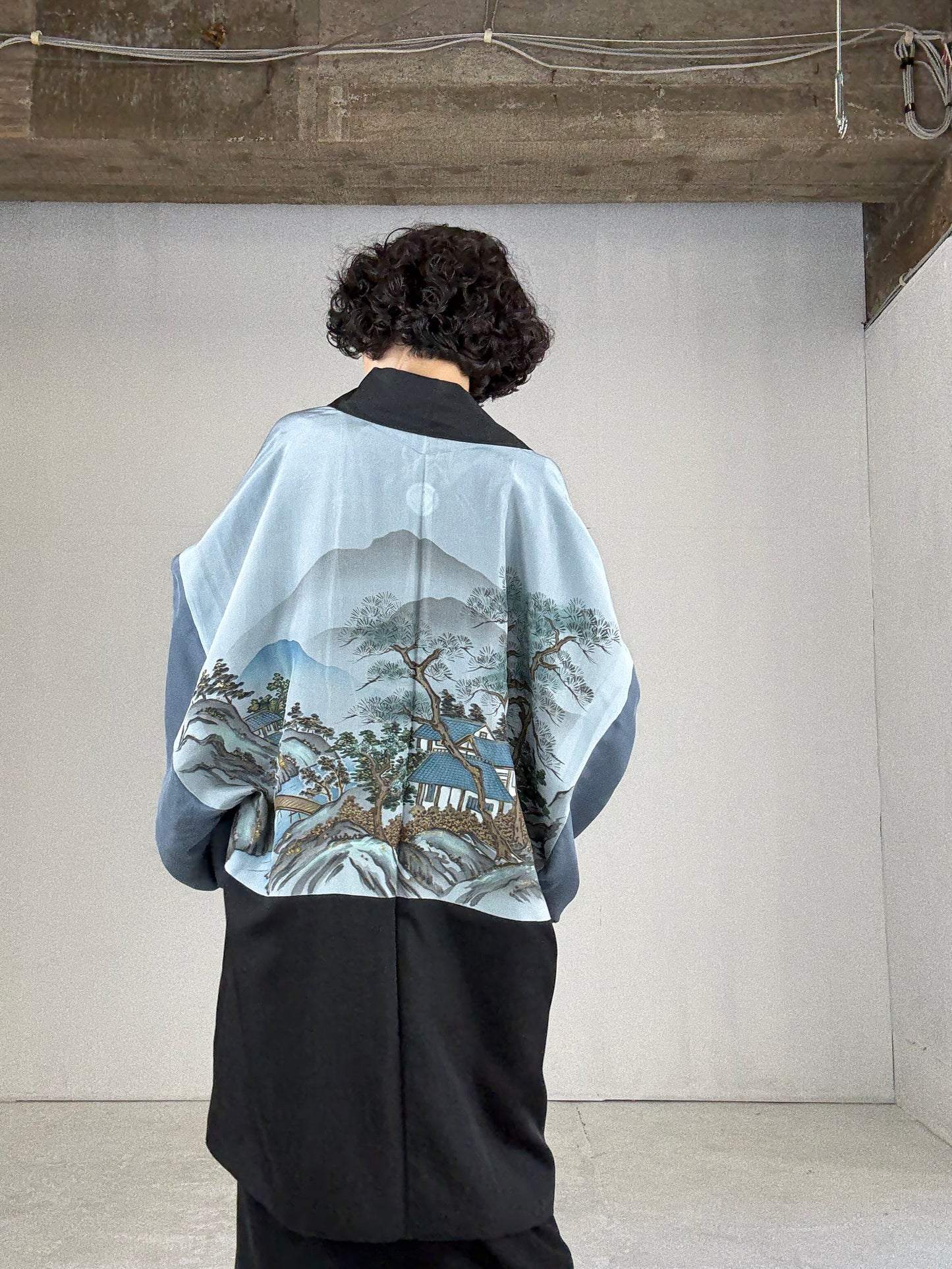 VINTAGE KUROMONTSUKI HAORI "Blue" *damage