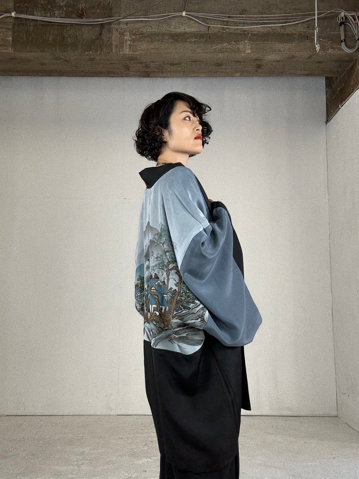 VINTAGE KUROMONTSUKI HAORI "Blue" *damage