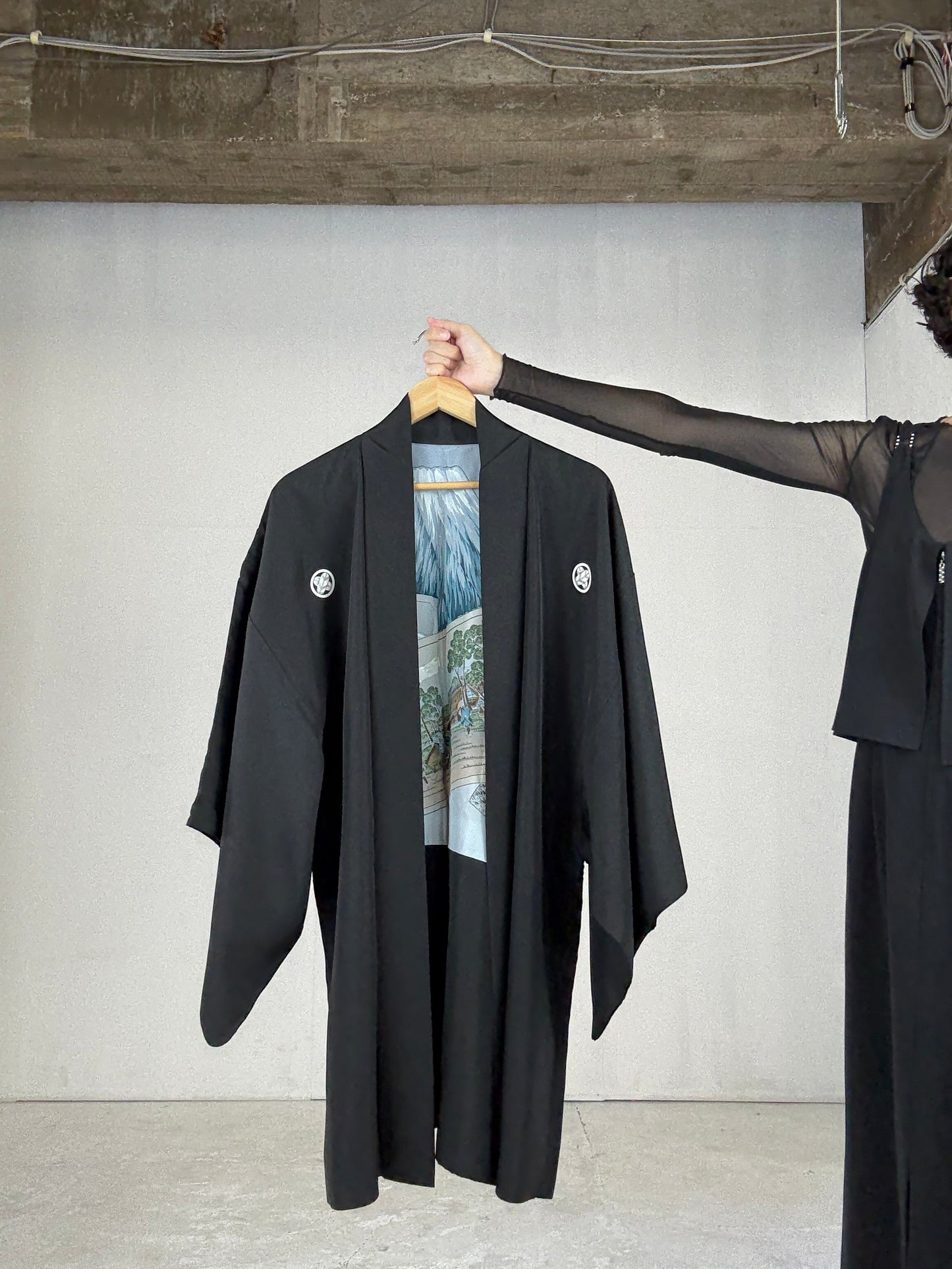 VINTAGE KUROMONTSUKI HAORI "fuji"