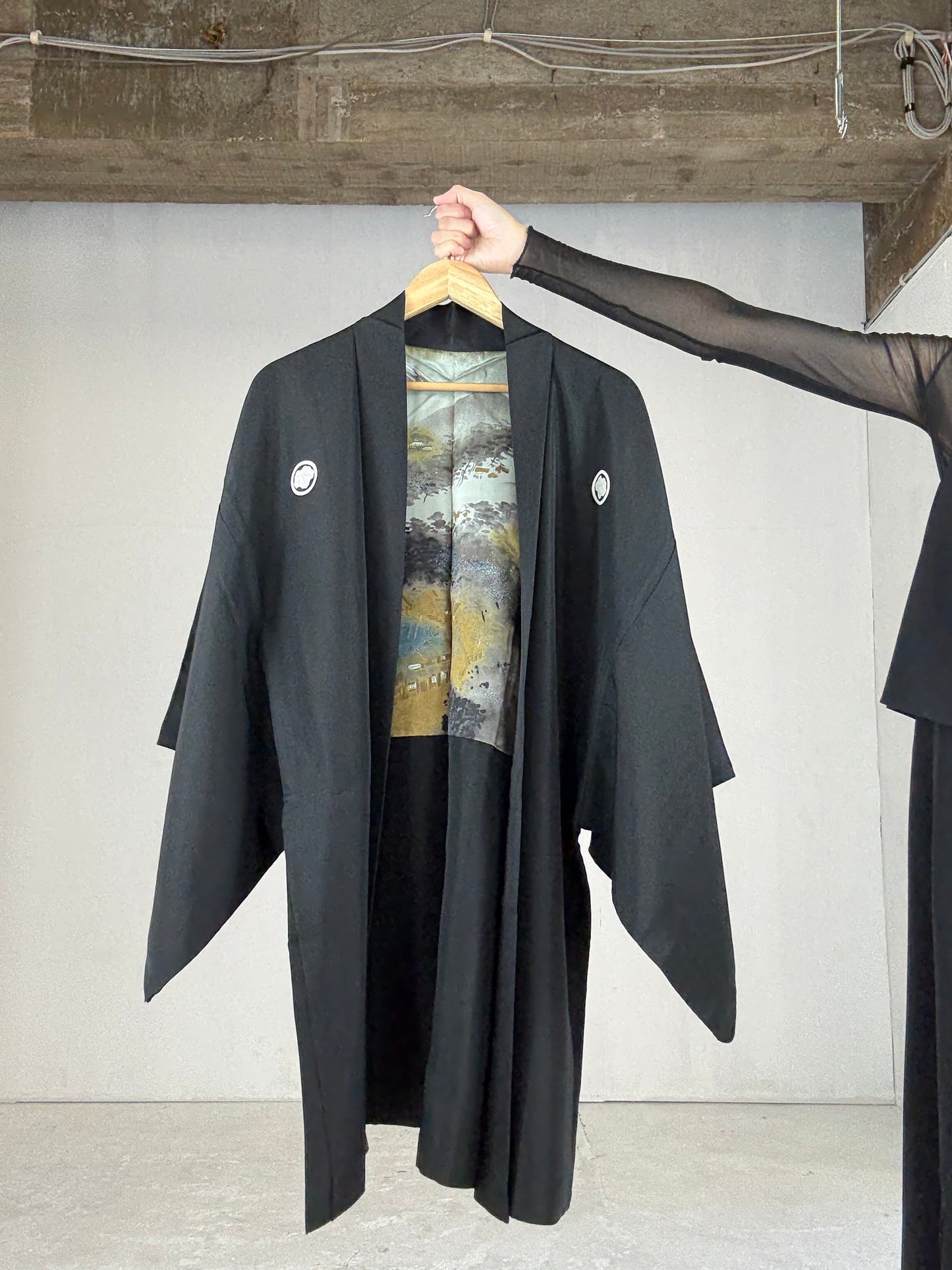 VINTAGE KUROMONTSUKI HAORI "umibe"