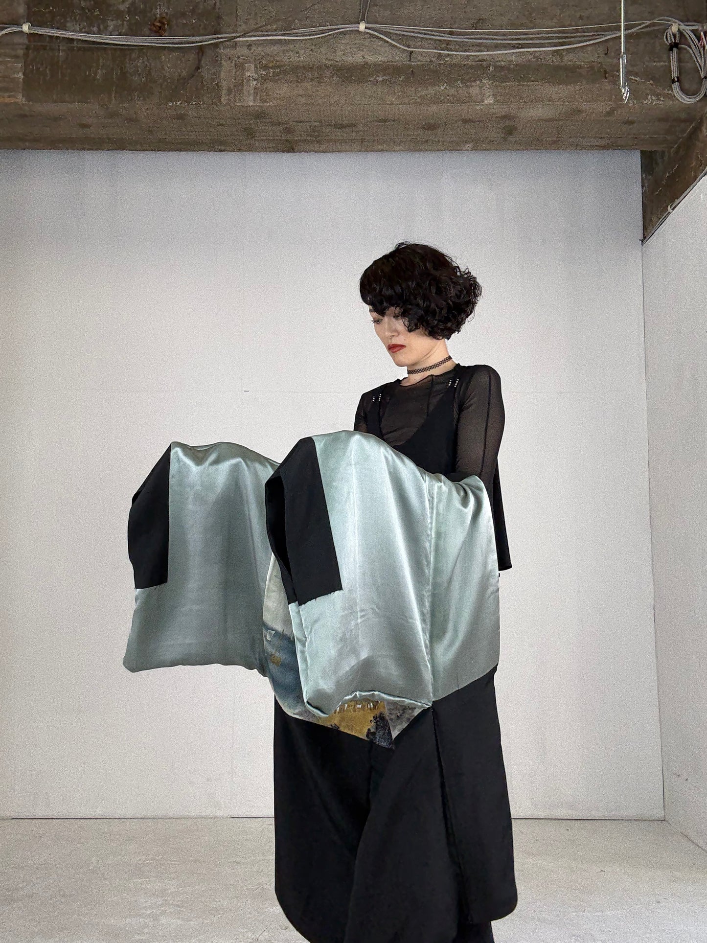 VINTAGE KUROMONTSUKI HAORI "umibe"