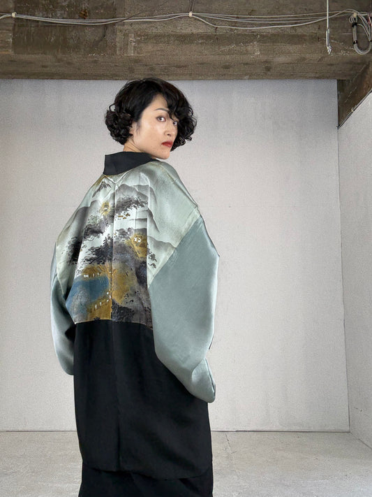 VINTAGE KUROMONTSUKI HAORI "umibe"