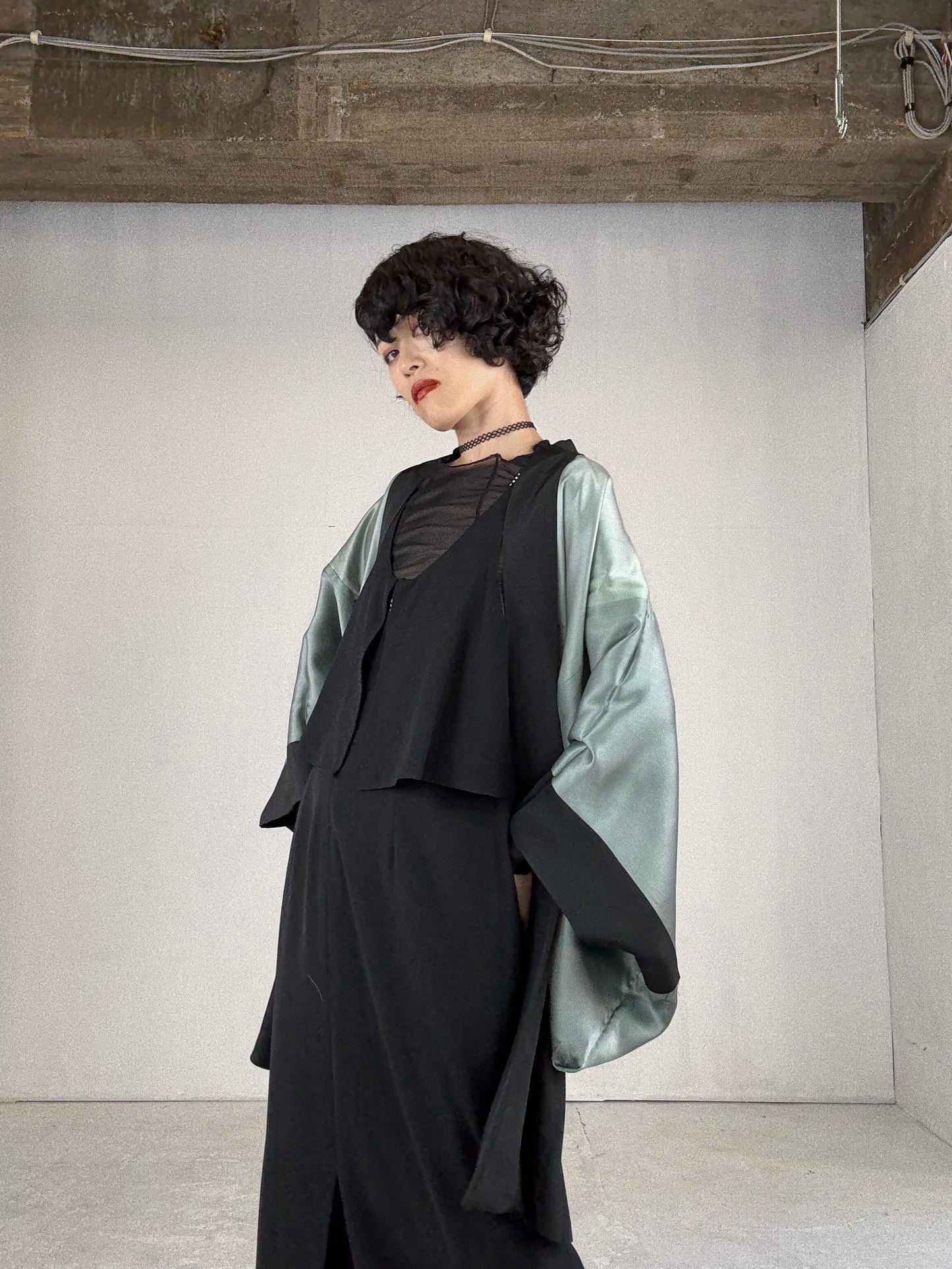 VINTAGE KUROMONTSUKI HAORI "umibe"