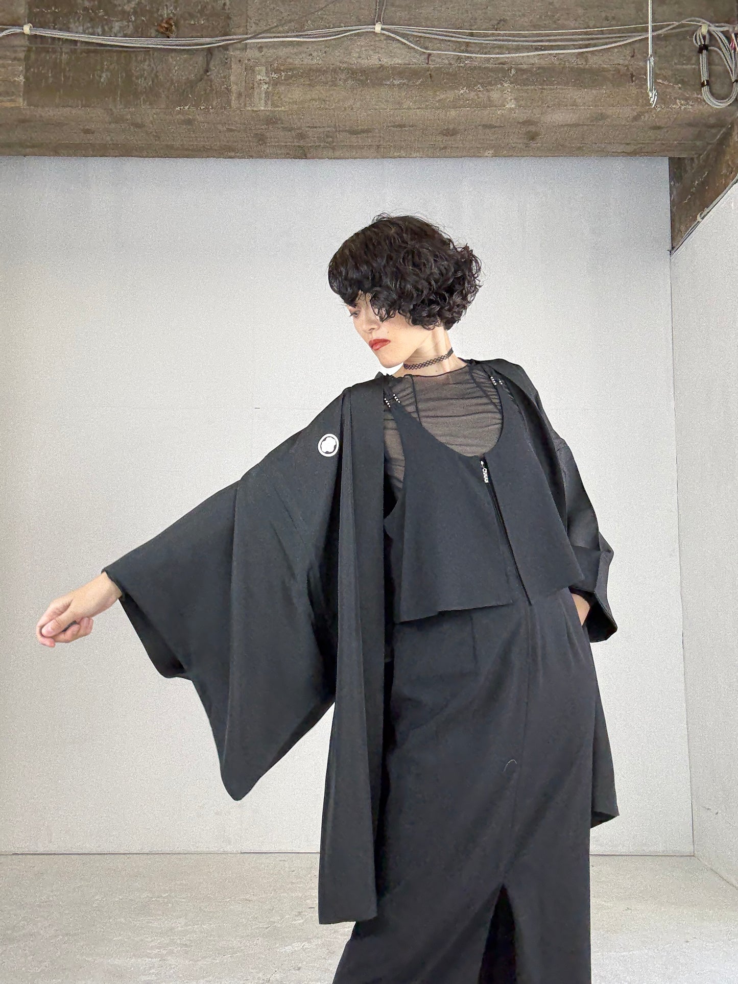 VINTAGE KUROMONTSUKI HAORI "umibe"