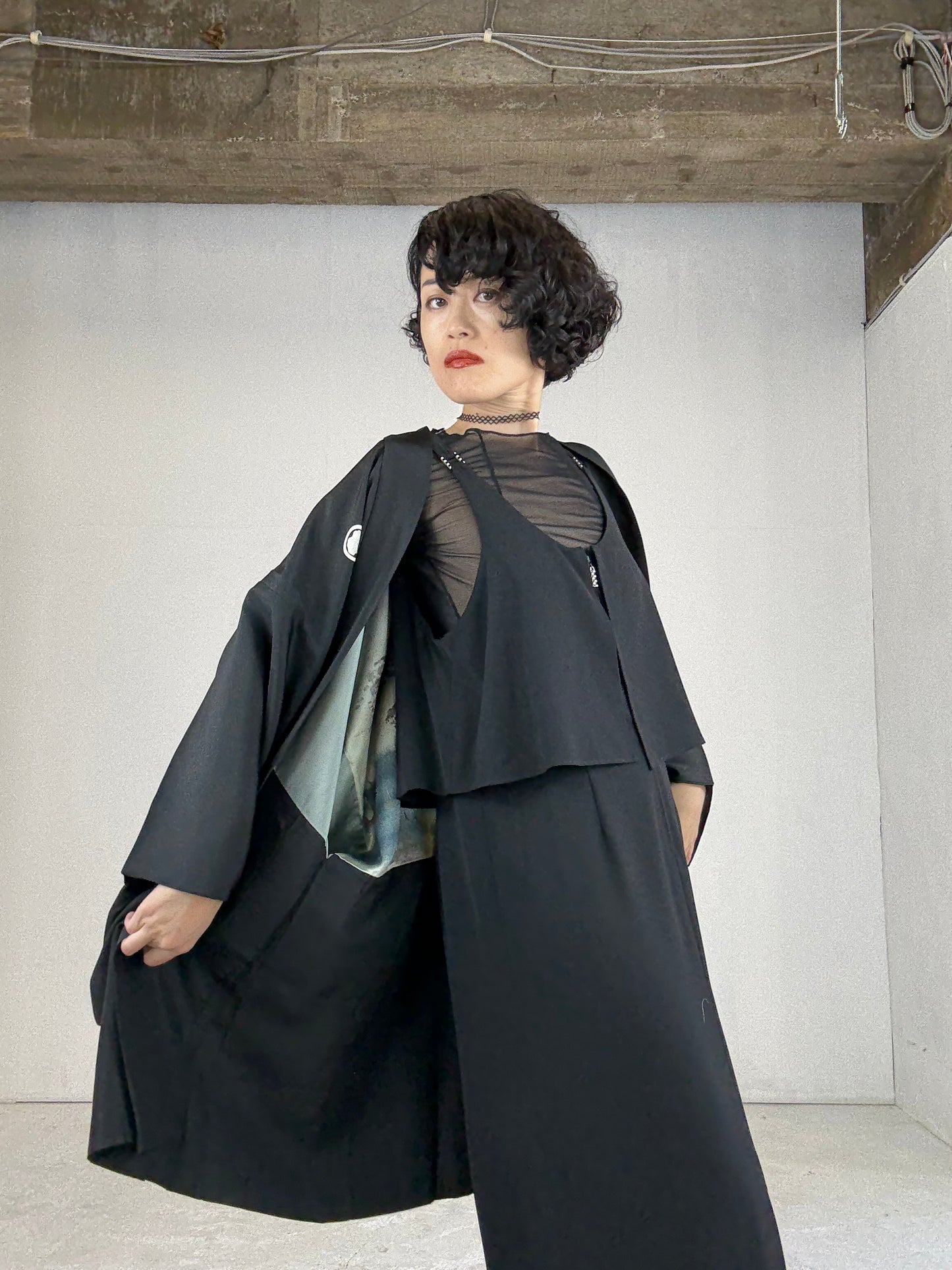 VINTAGE KUROMONTSUKI HAORI "umibe"