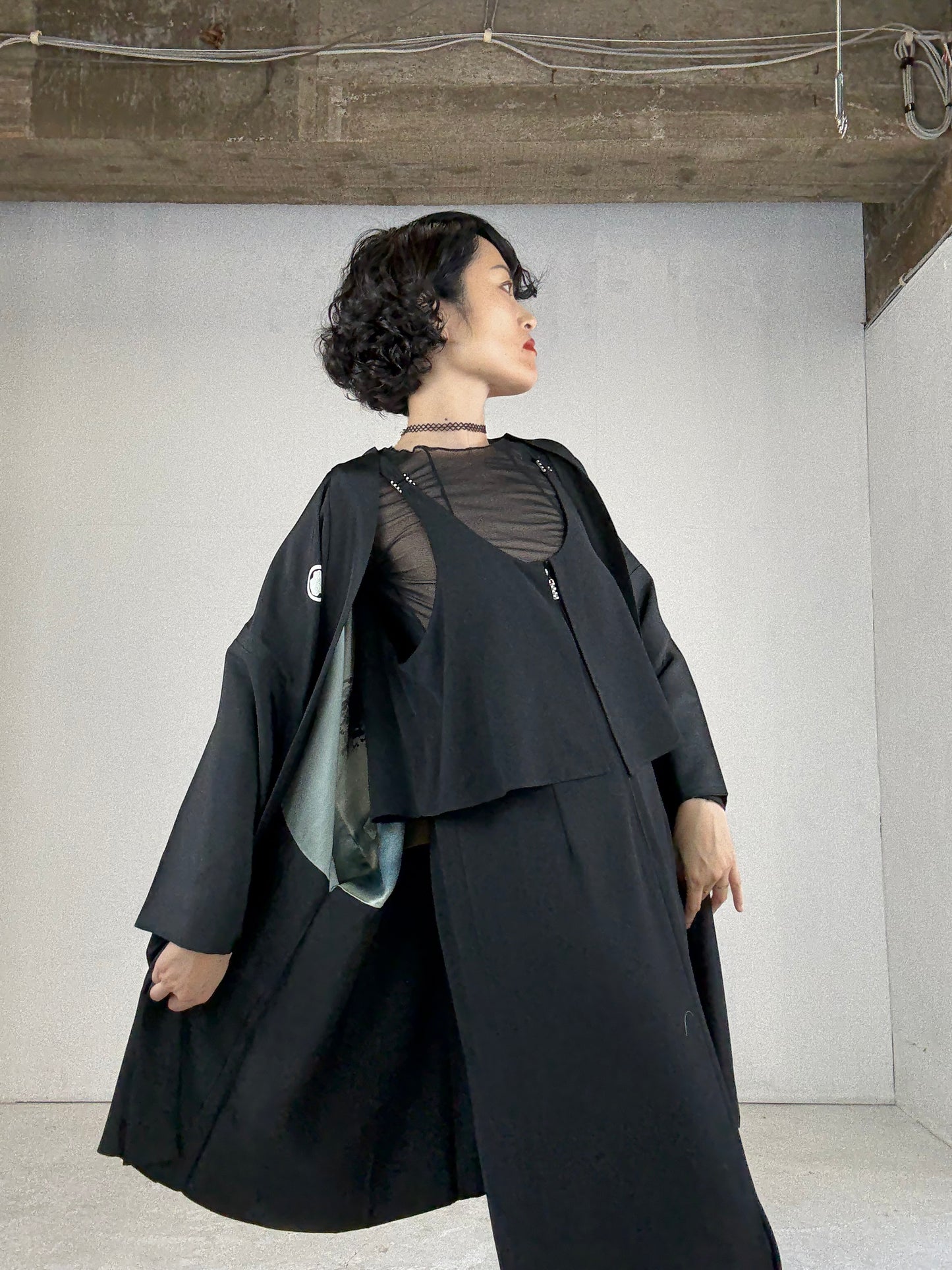 VINTAGE KUROMONTSUKI HAORI "umibe"