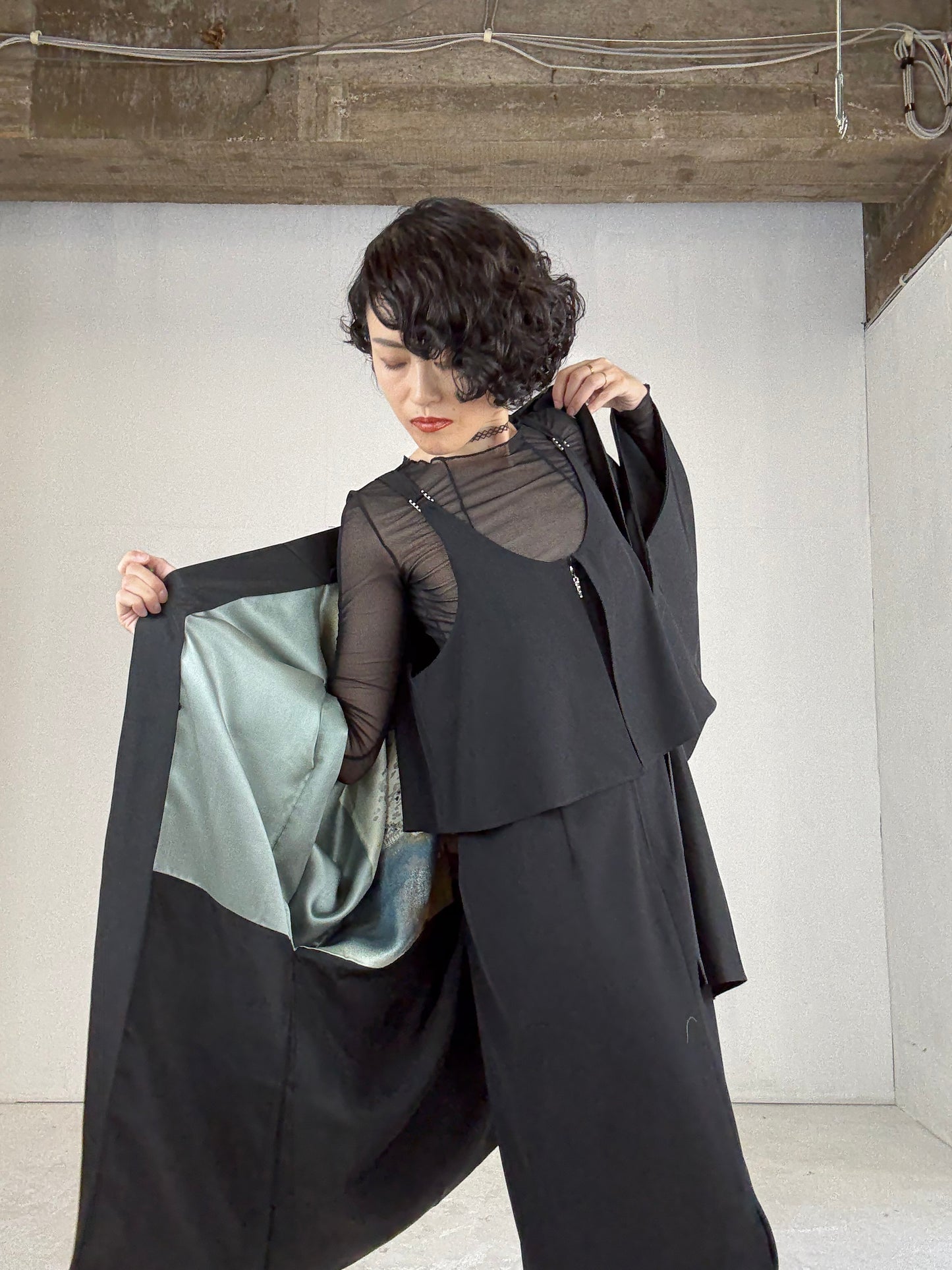 VINTAGE KUROMONTSUKI HAORI "umibe"