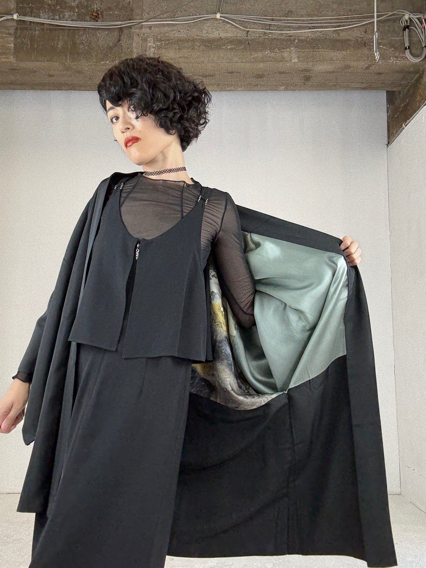 VINTAGE KUROMONTSUKI HAORI "umibe"