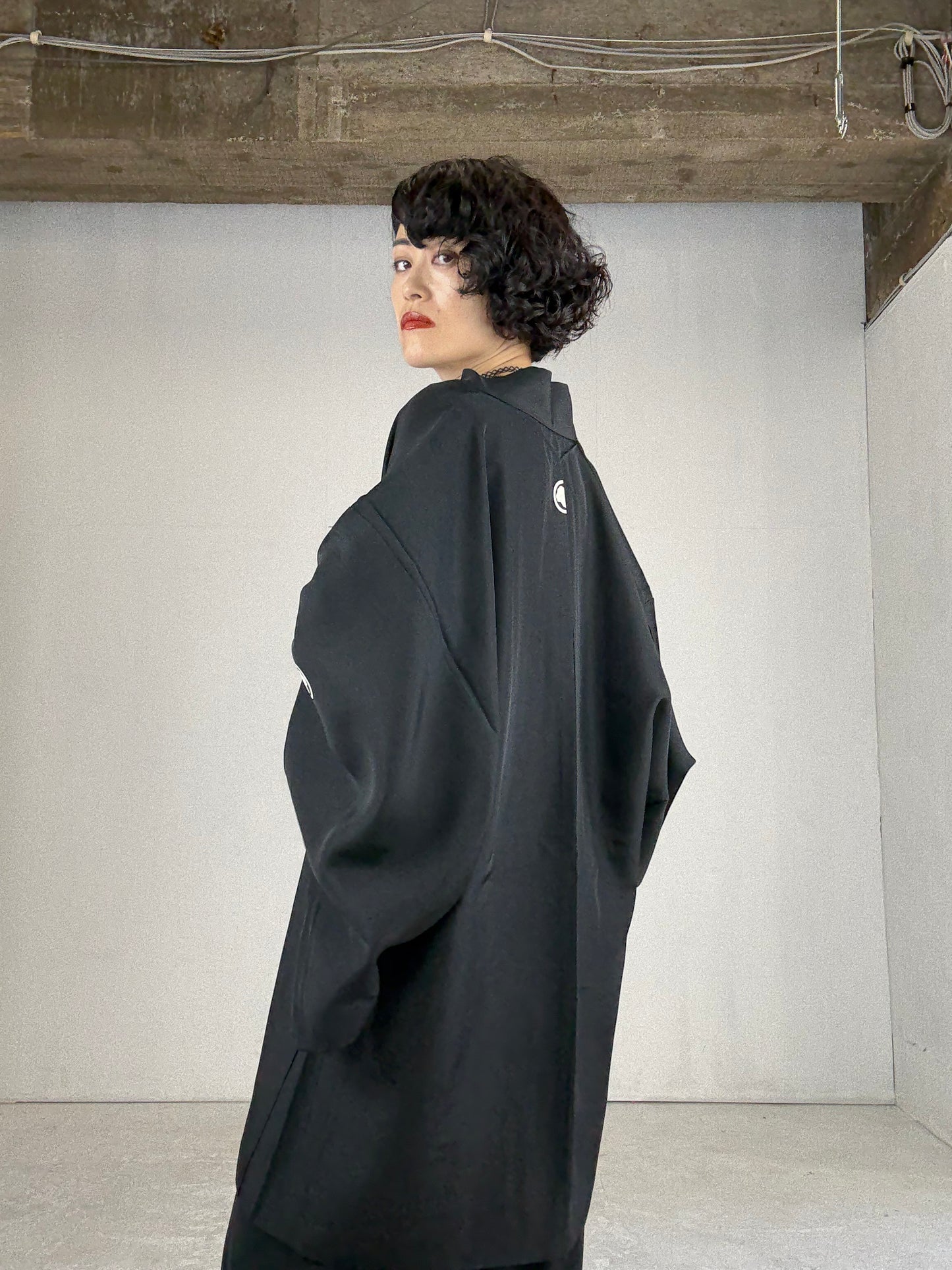 VINTAGE KUROMONTSUKI HAORI "umibe"