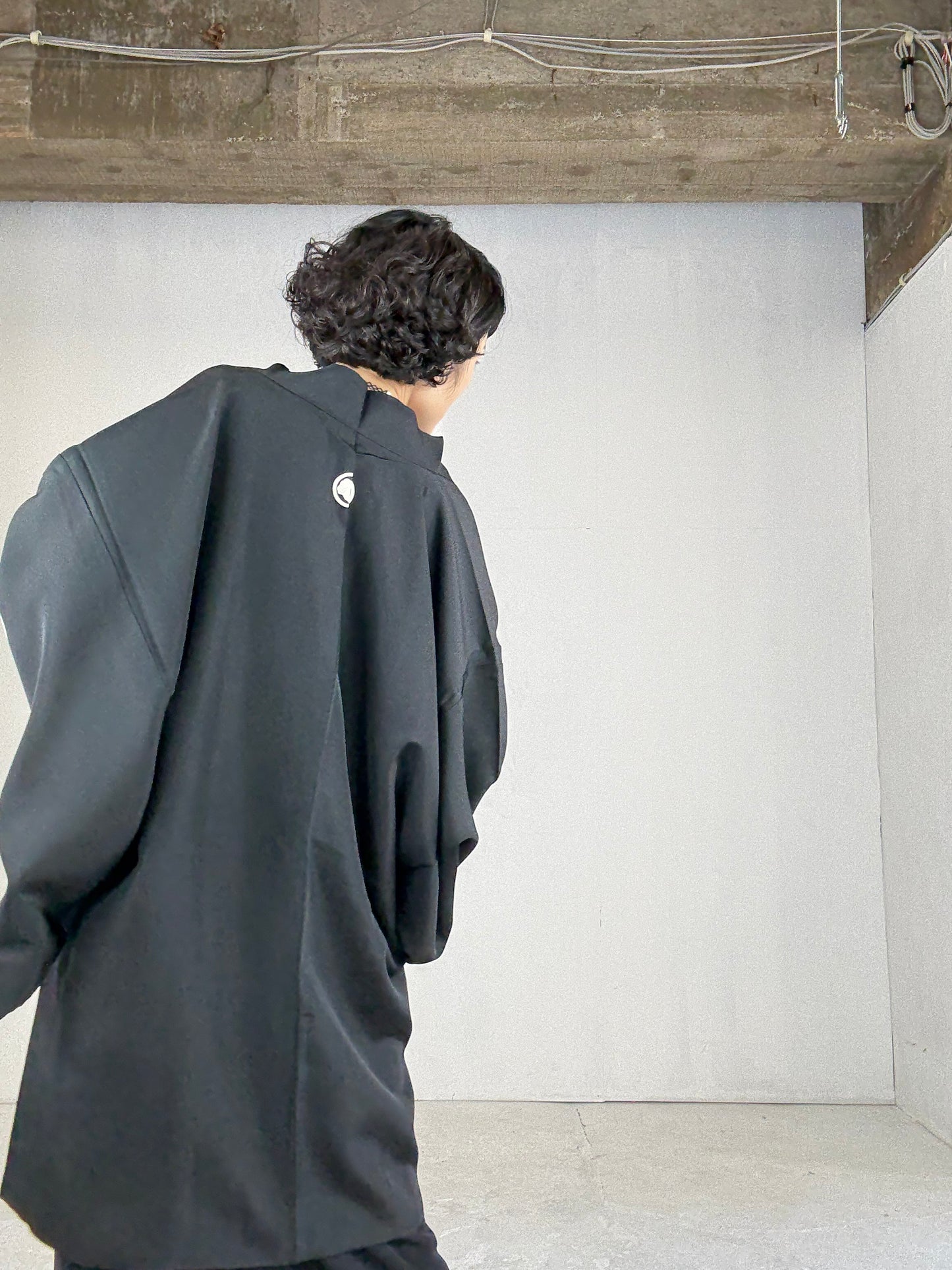 VINTAGE KUROMONTSUKI HAORI "umibe"