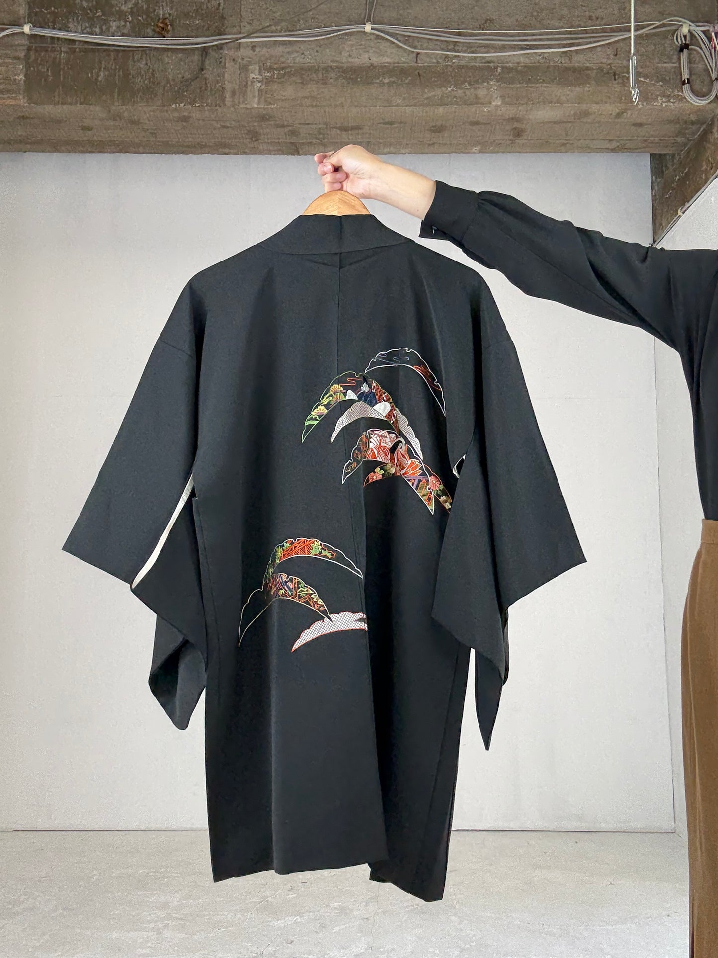 VINTAGE BLACK HAORI "heian, embroidery"