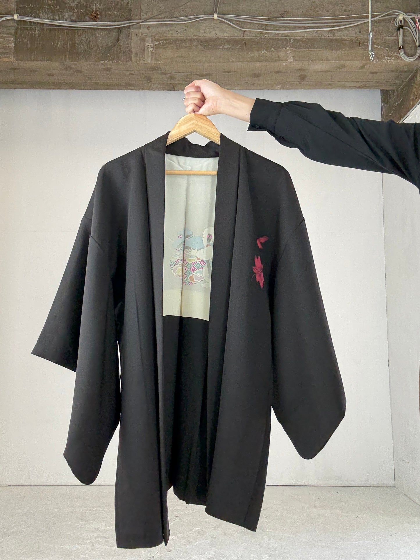 VINTAGE BLACK HAORI "red flower"