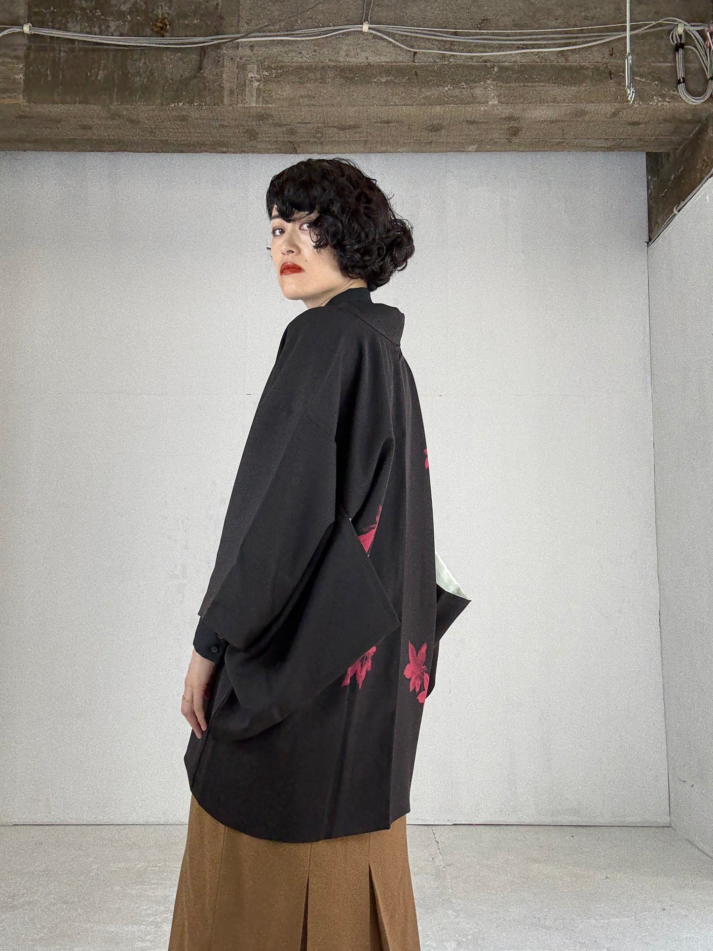 VINTAGE BLACK HAORI "red flower"