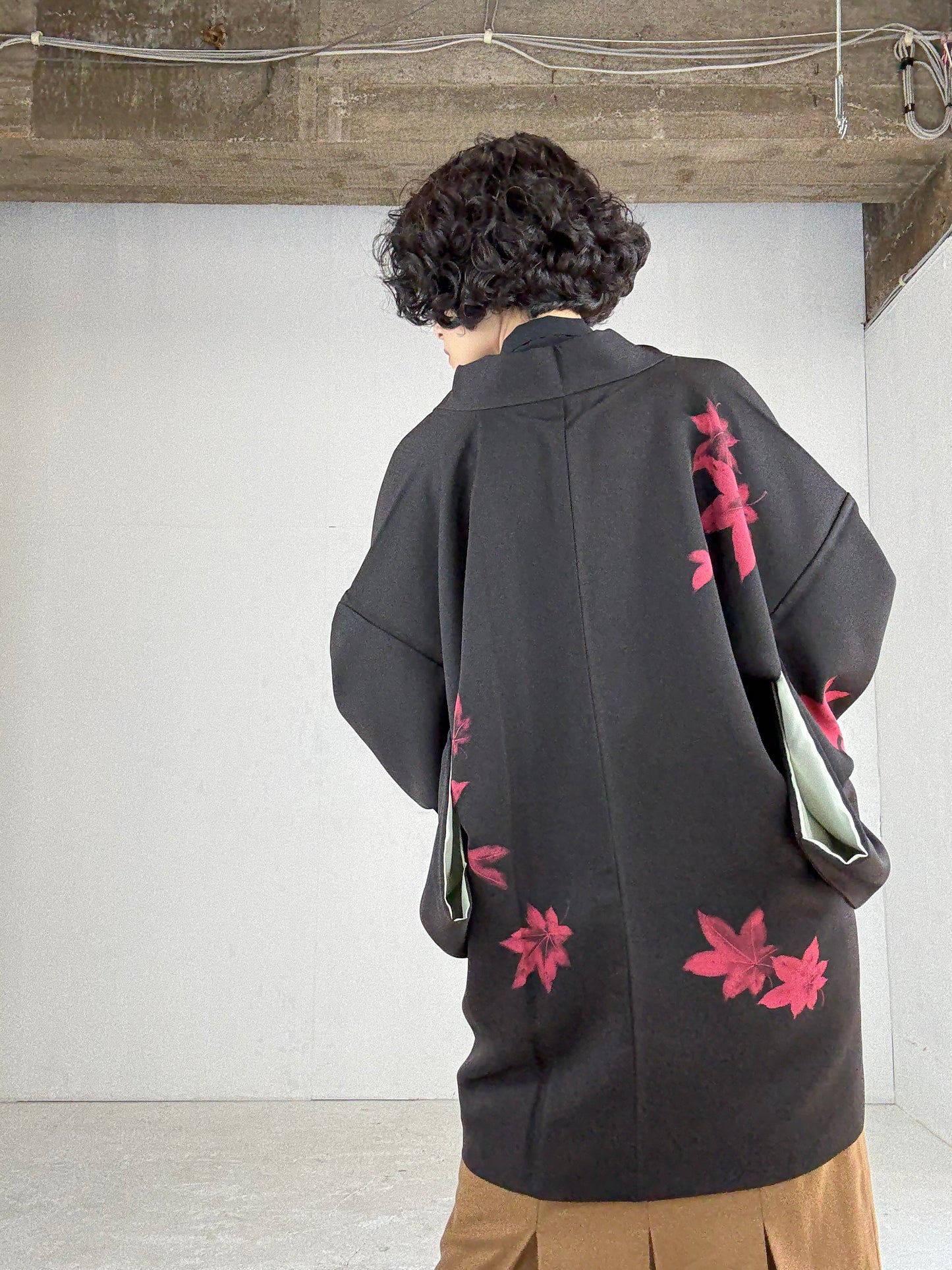 VINTAGE BLACK HAORI "red flower"