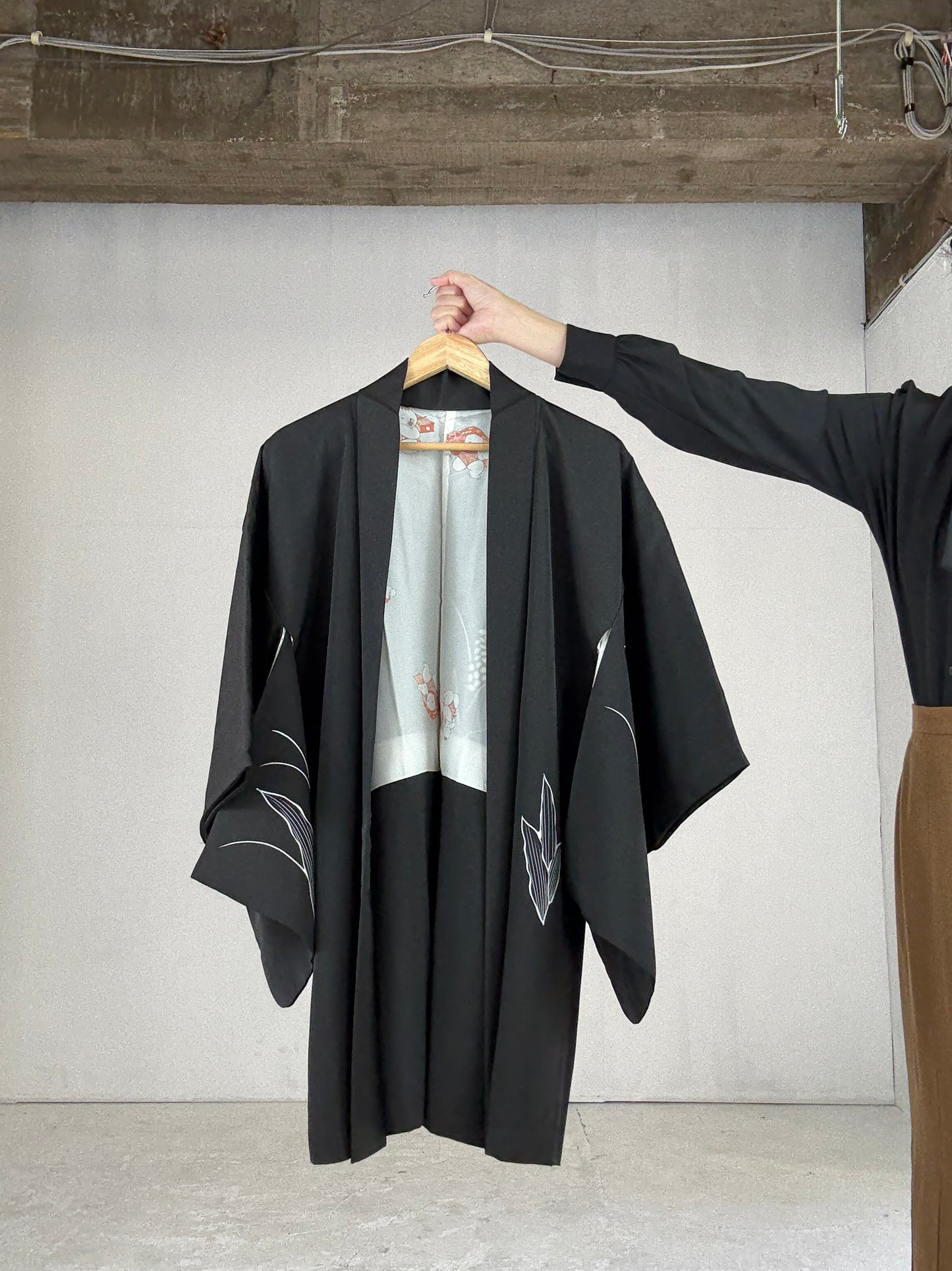 VINTAGE BLACK HAORI "youbana, tsuta-kamon"