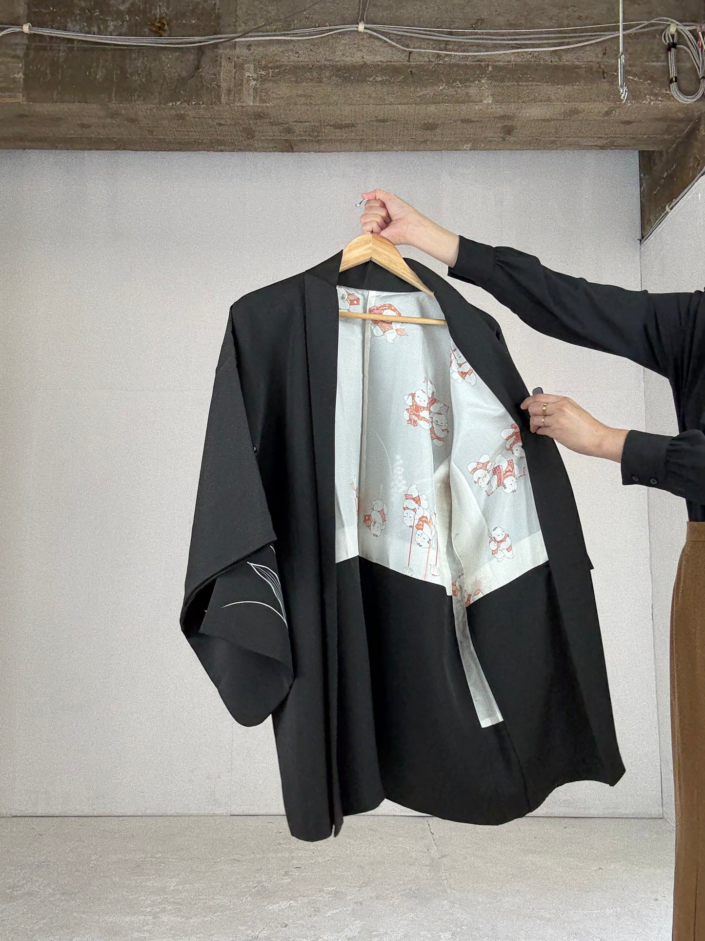 VINTAGE BLACK HAORI "youbana, tsuta-kamon"
