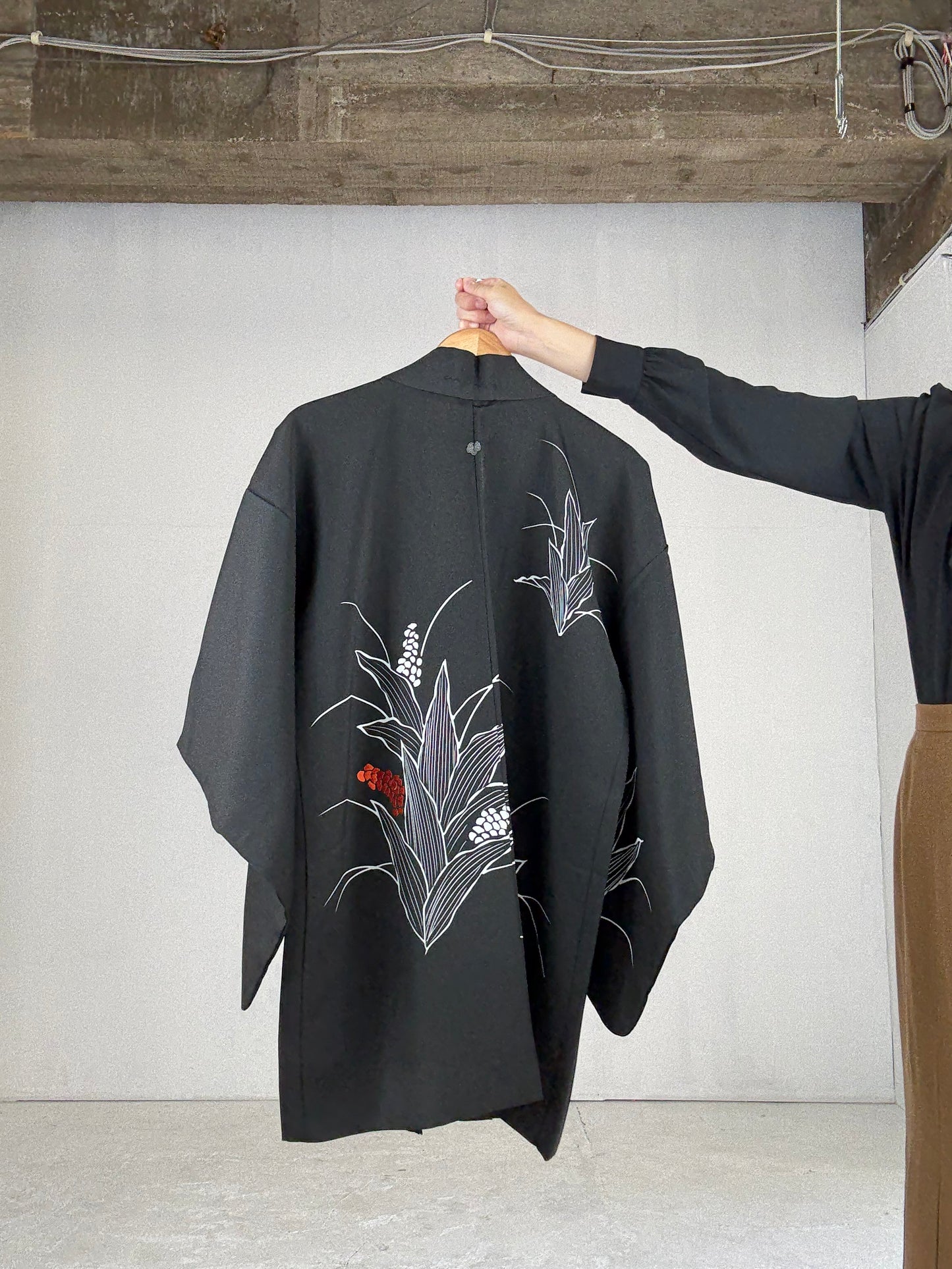 VINTAGE BLACK HAORI "youbana, tsuta-kamon"