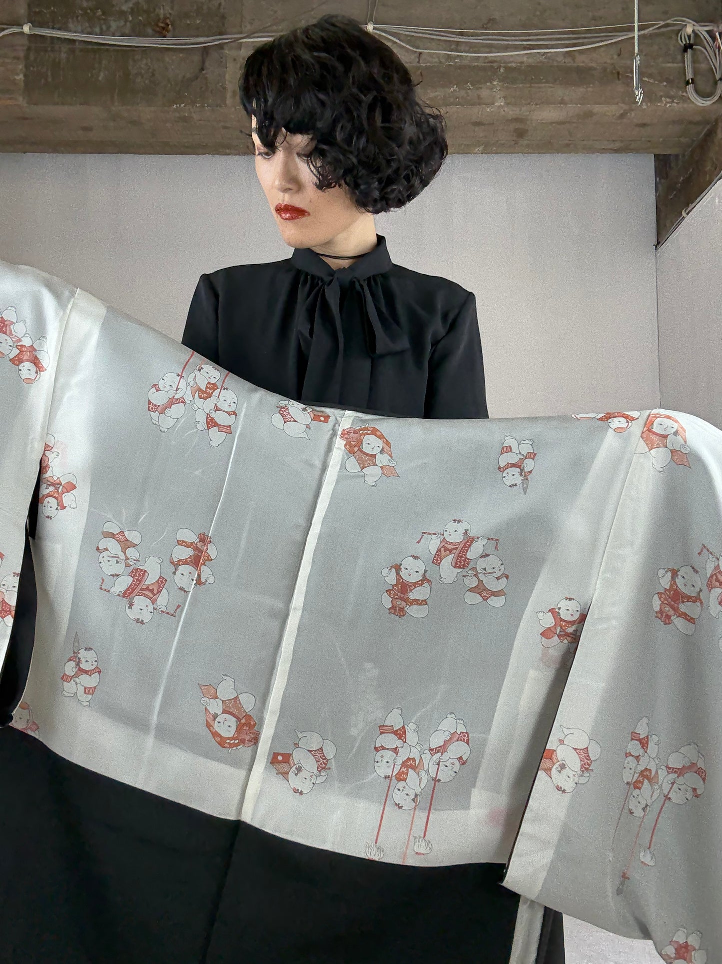 VINTAGE BLACK HAORI "youbana, tsuta-kamon"