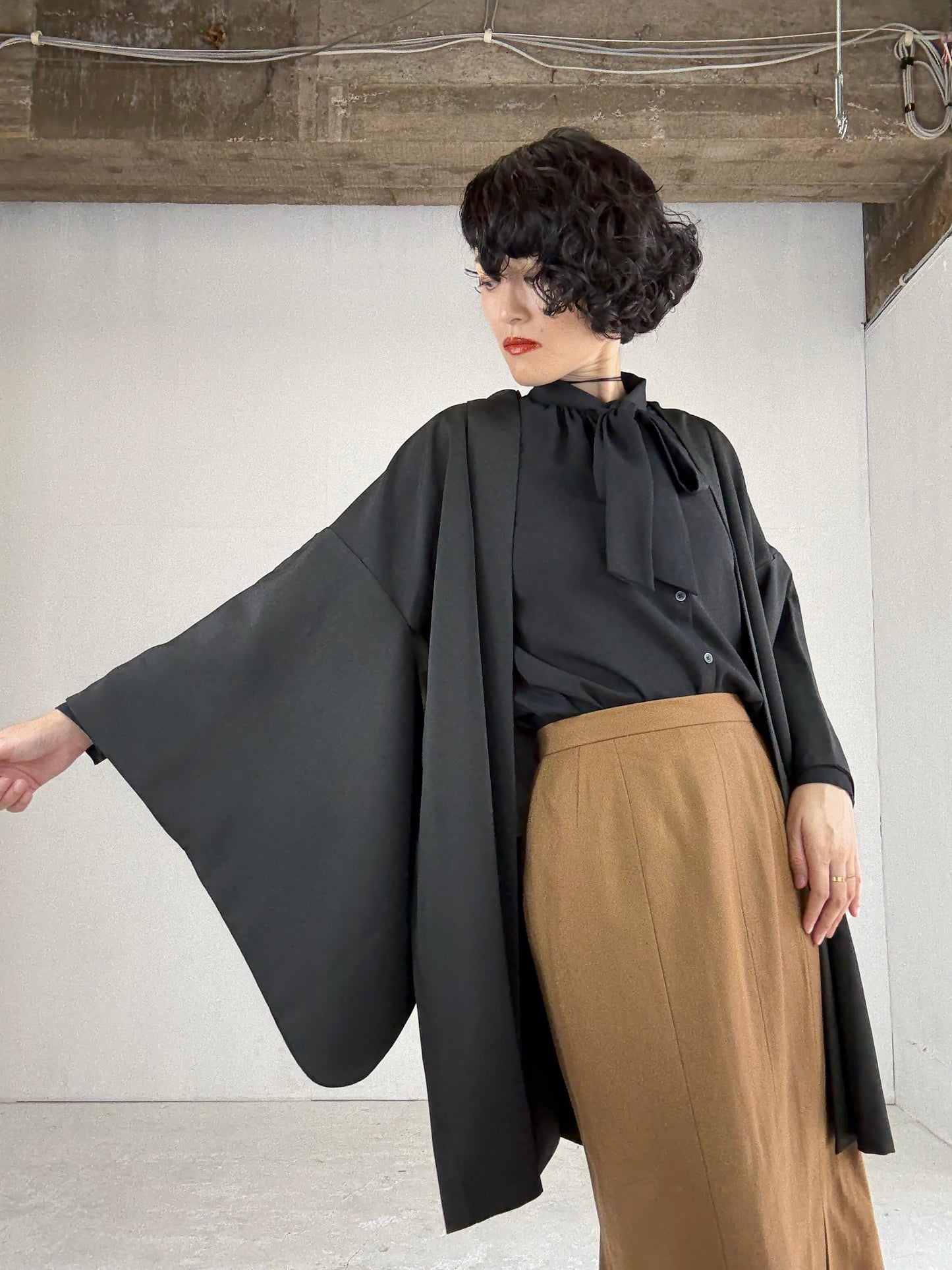 VINTAGE BLACK HAORI "youbana, tsuta-kamon"