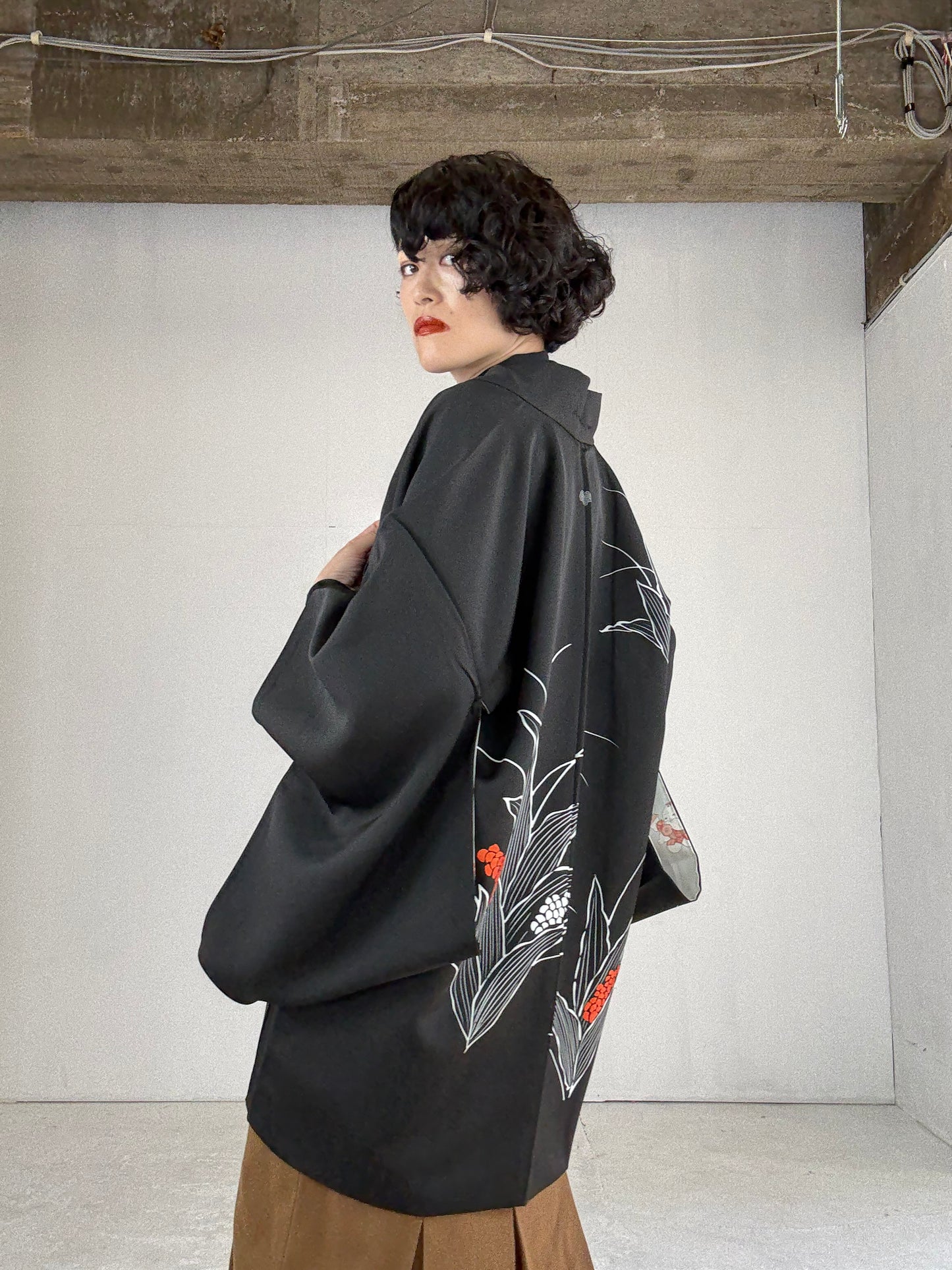 VINTAGE BLACK HAORI "youbana, tsuta-kamon"