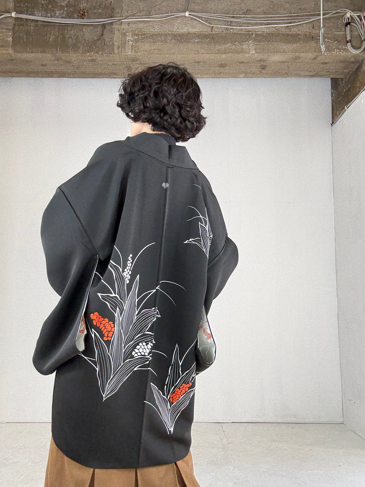 VINTAGE BLACK HAORI "youbana, tsuta-kamon"