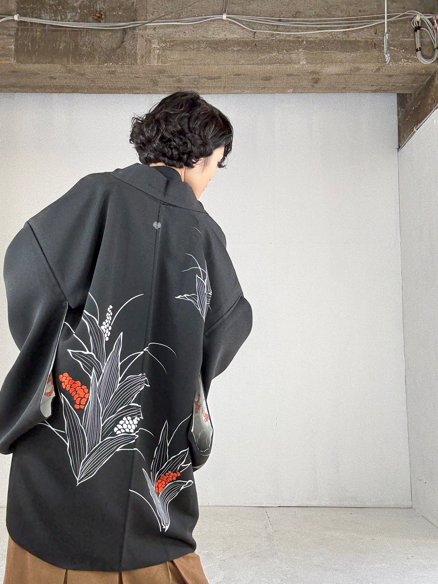 VINTAGE BLACK HAORI "youbana, tsuta-kamon"