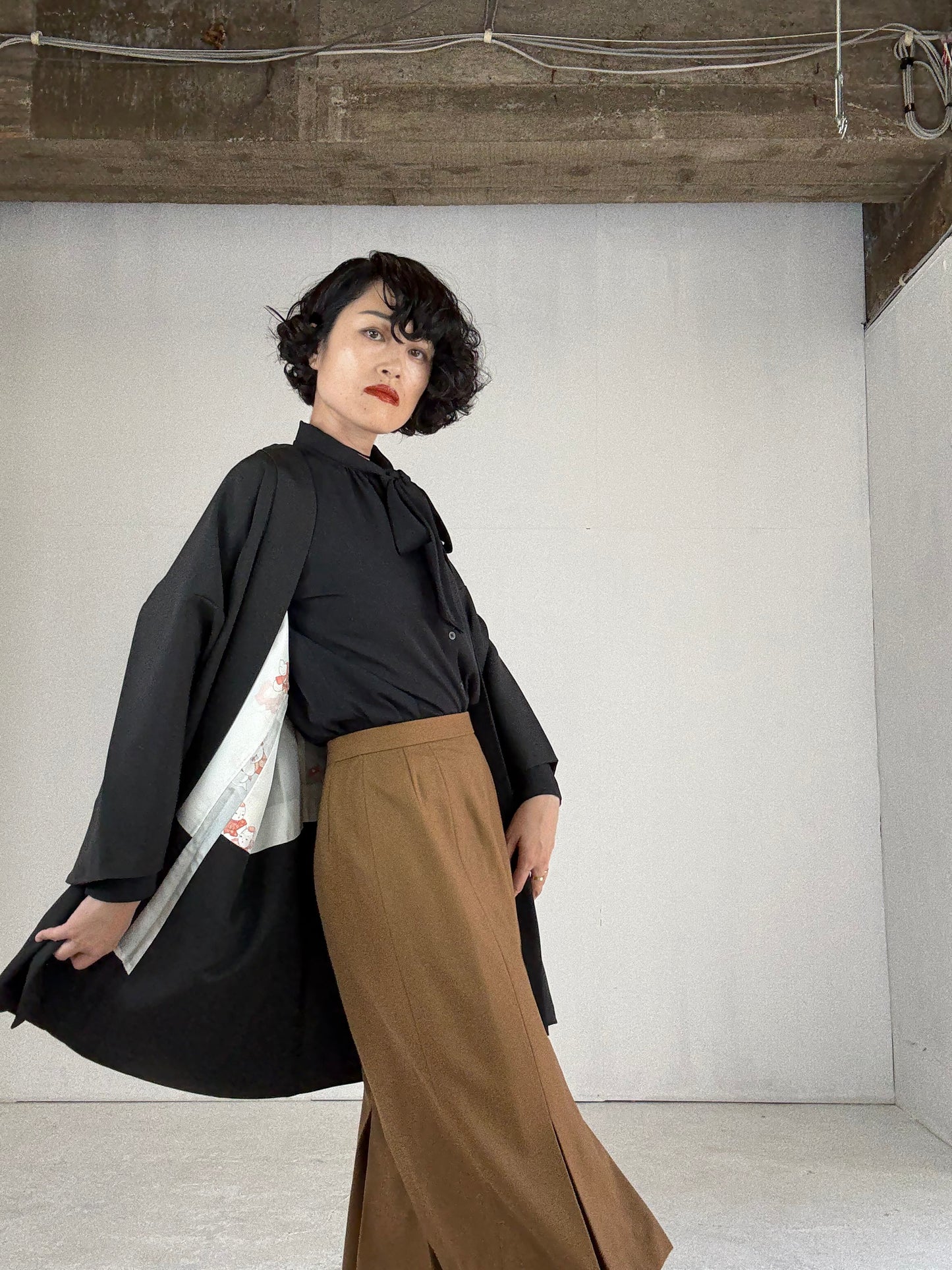 VINTAGE BLACK HAORI "youbana, tsuta-kamon"